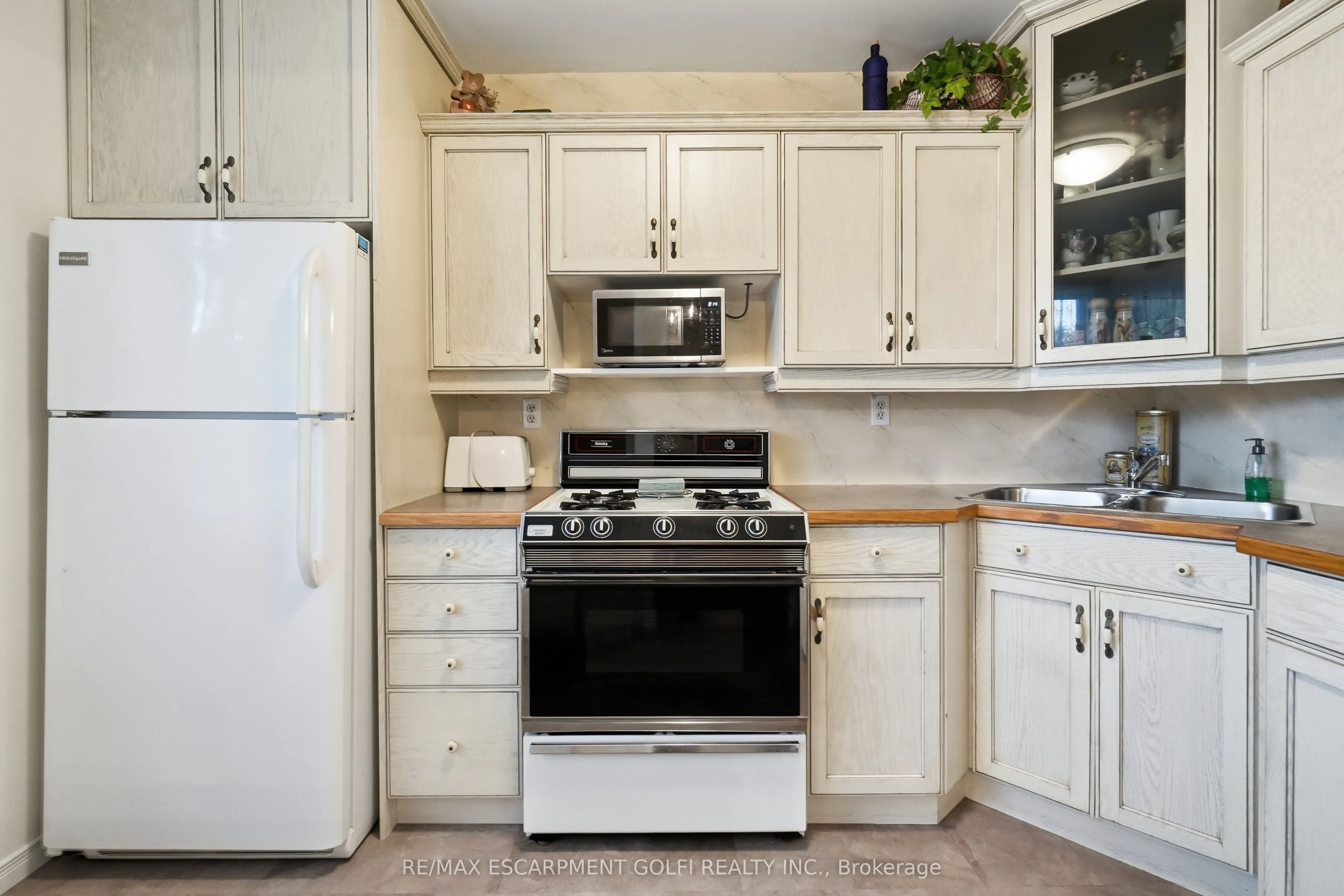 643 Woodward Avenue #70