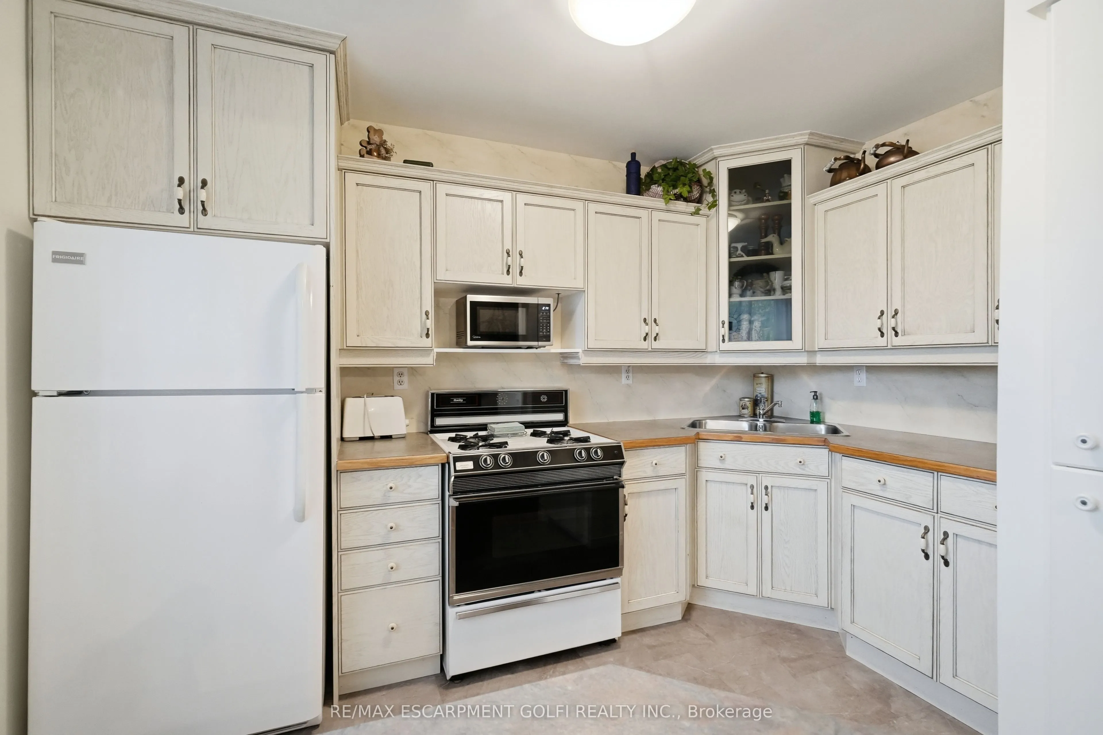 643 Woodward Avenue #70
