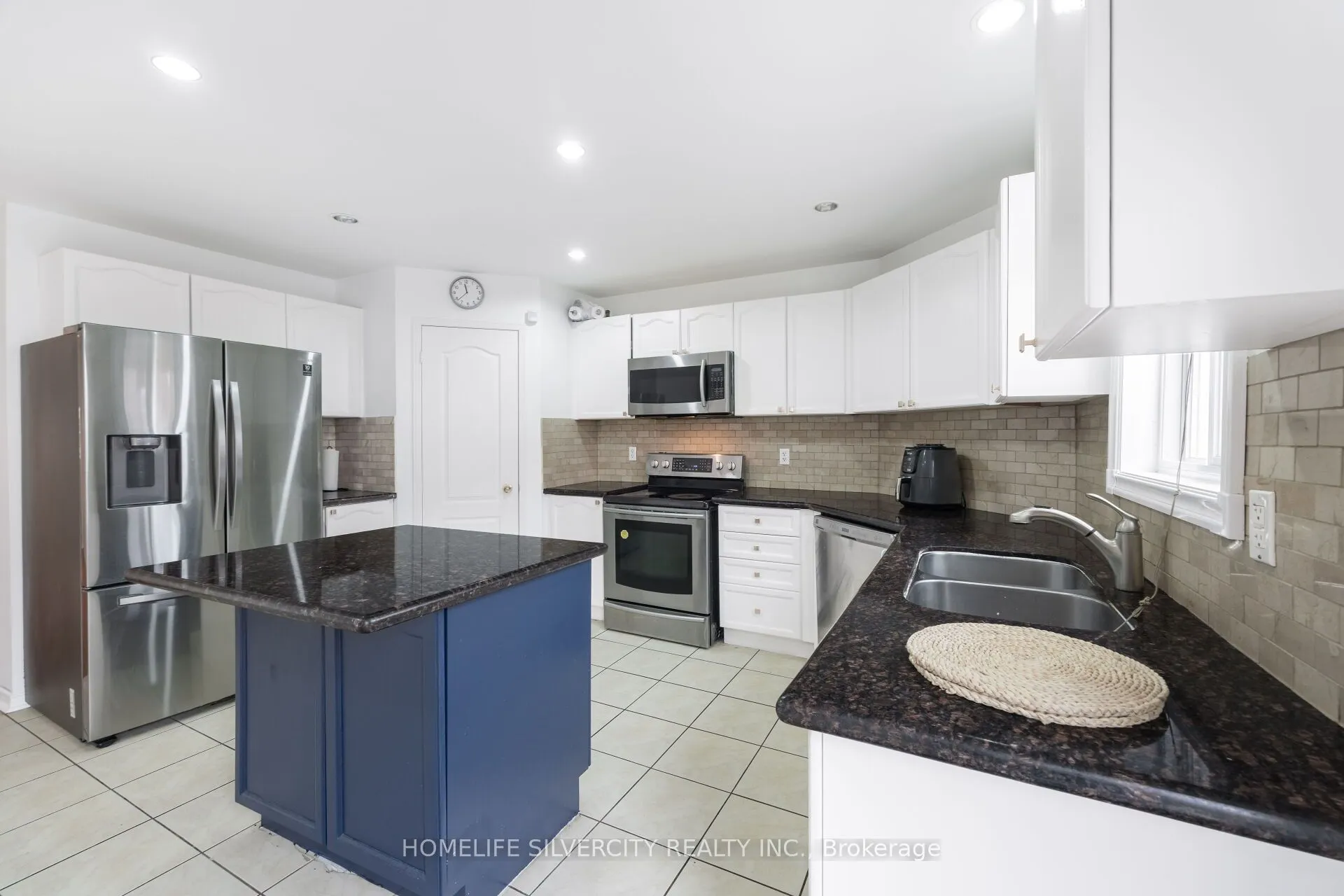 29 Beachpoint Boulevard