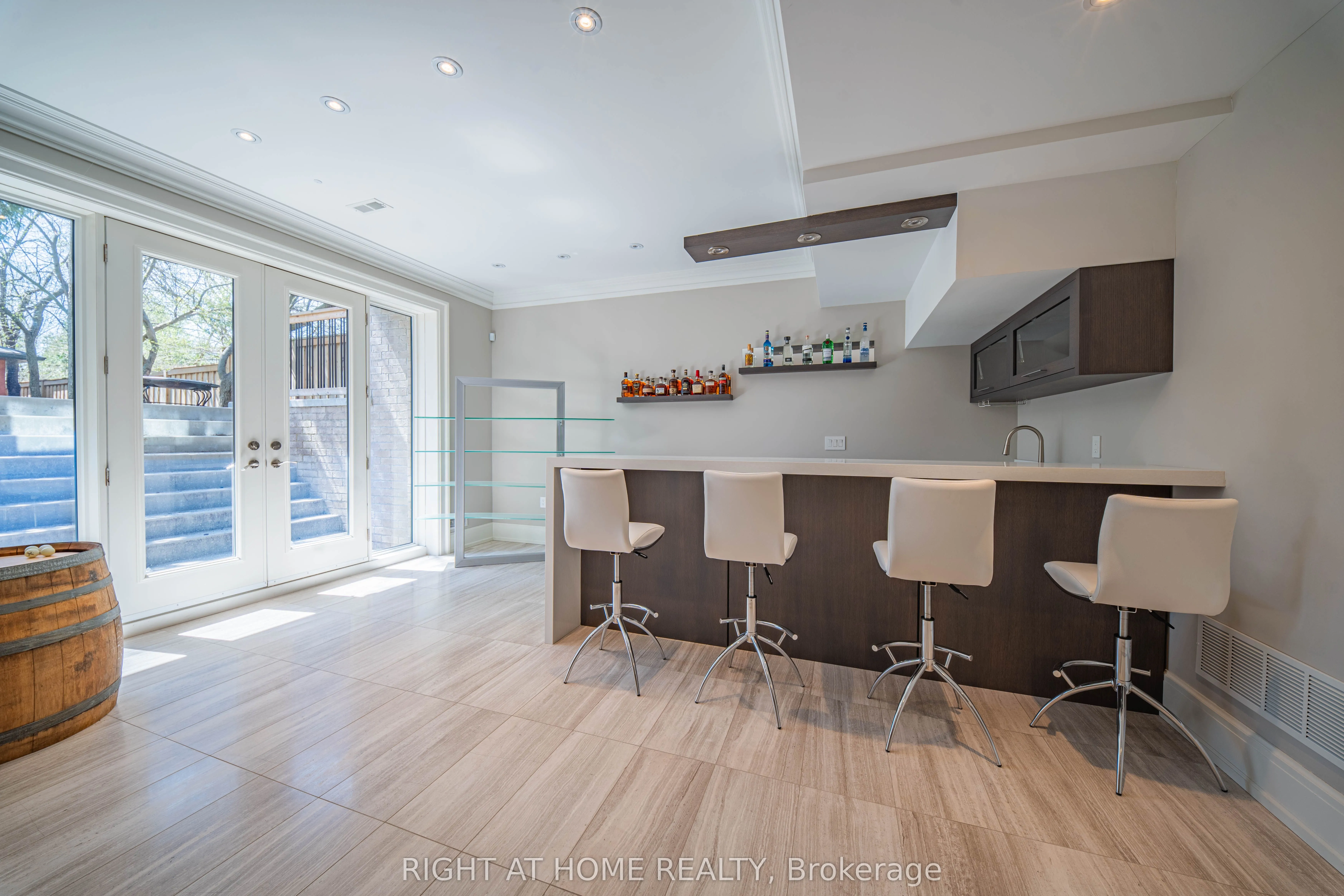 2 Finchley Road