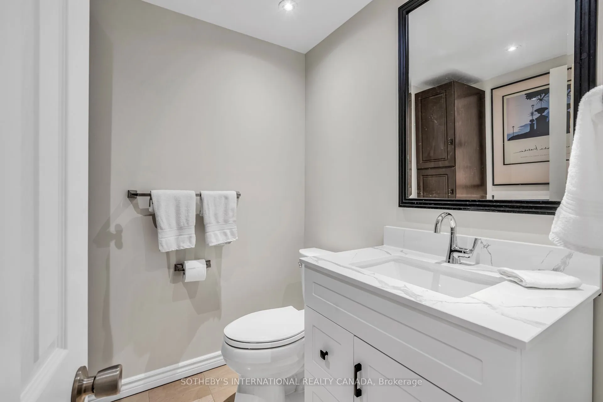 174 Queen Street W