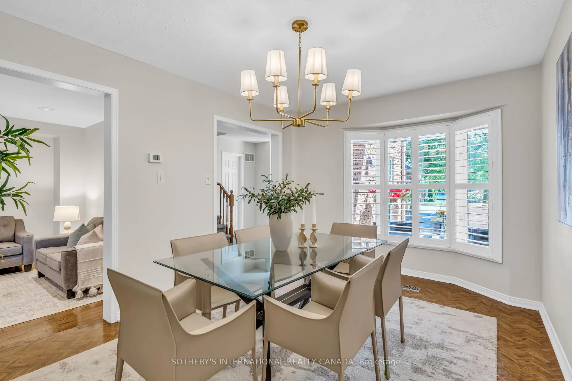 174 Queen Street W