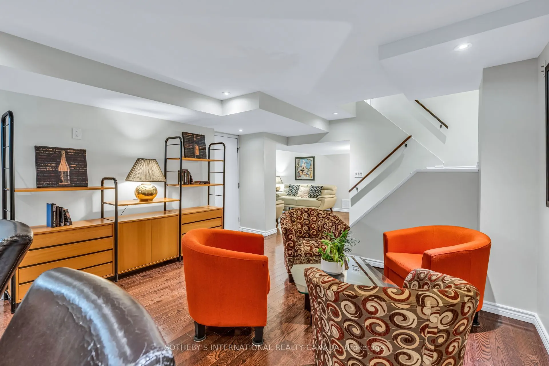 174 Queen Street W