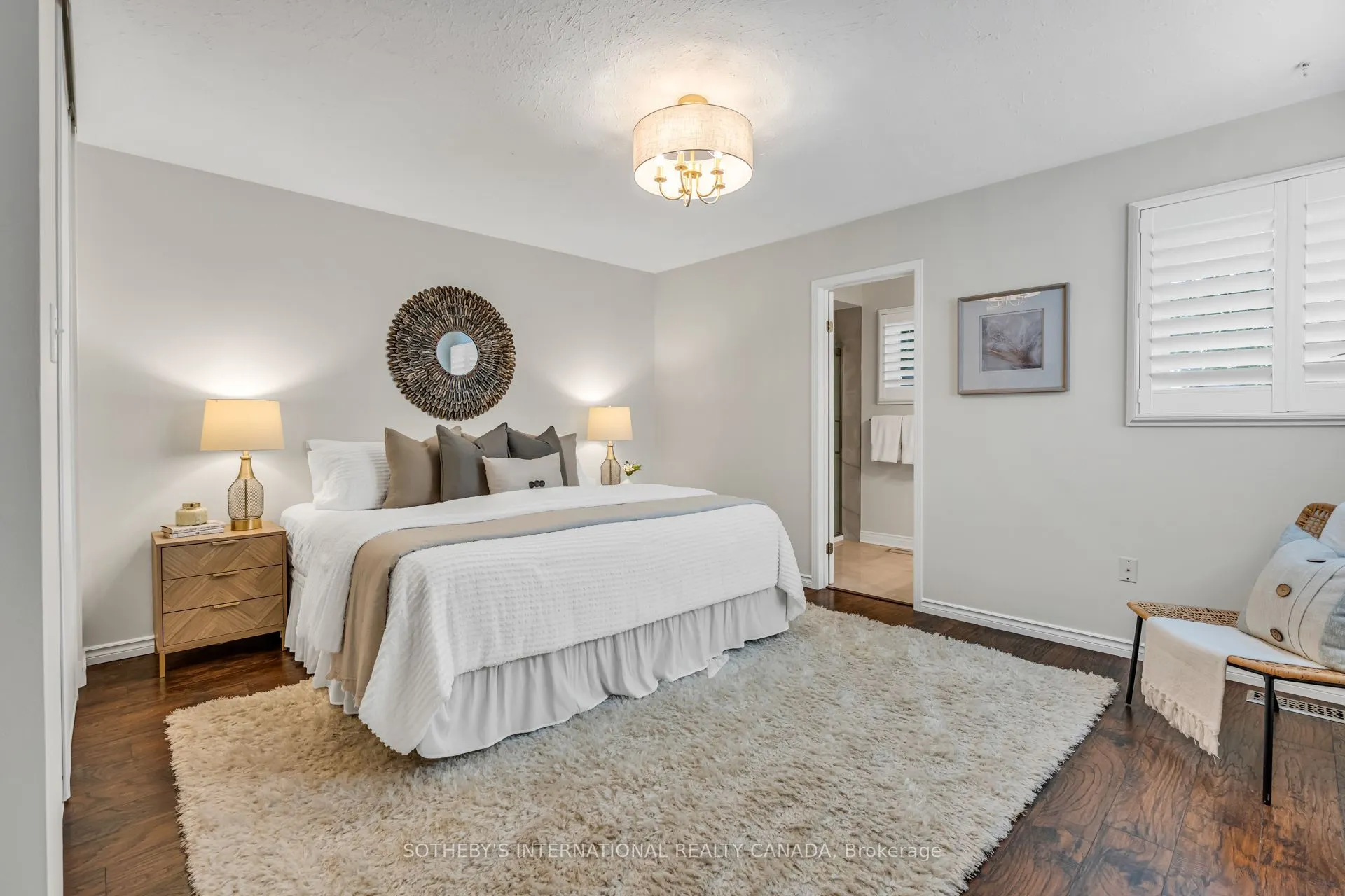 174 Queen Street W