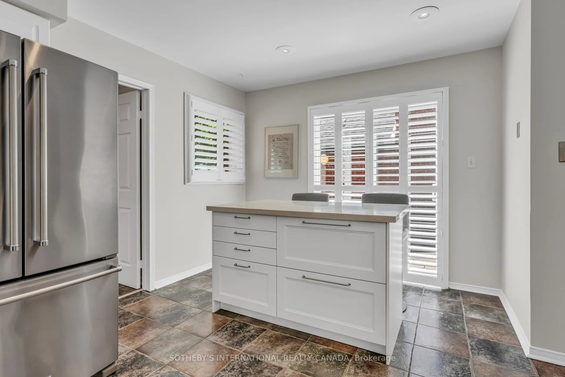 174 Queen Street W