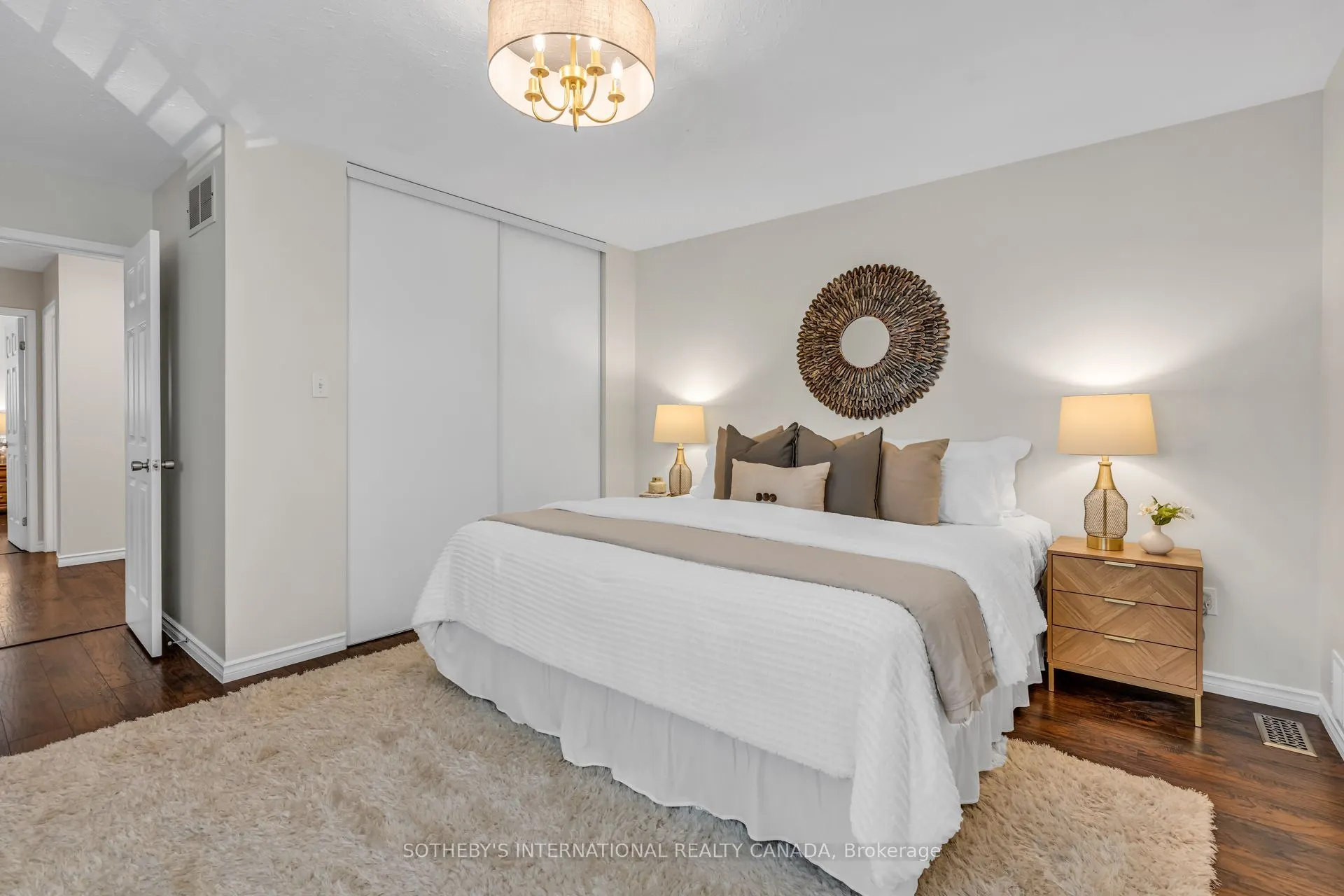 174 Queen Street W
