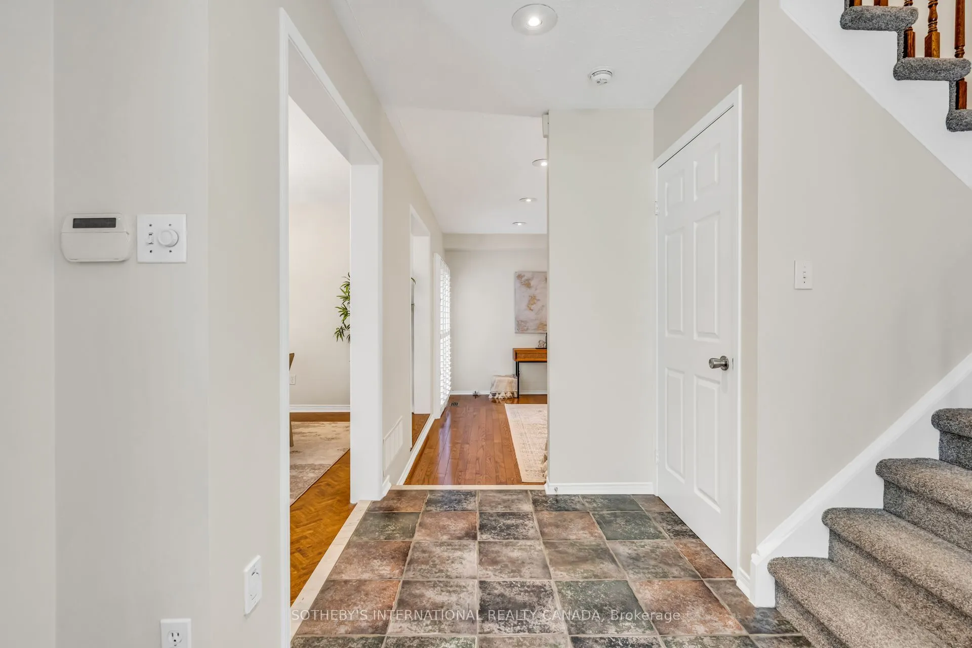 174 Queen Street W