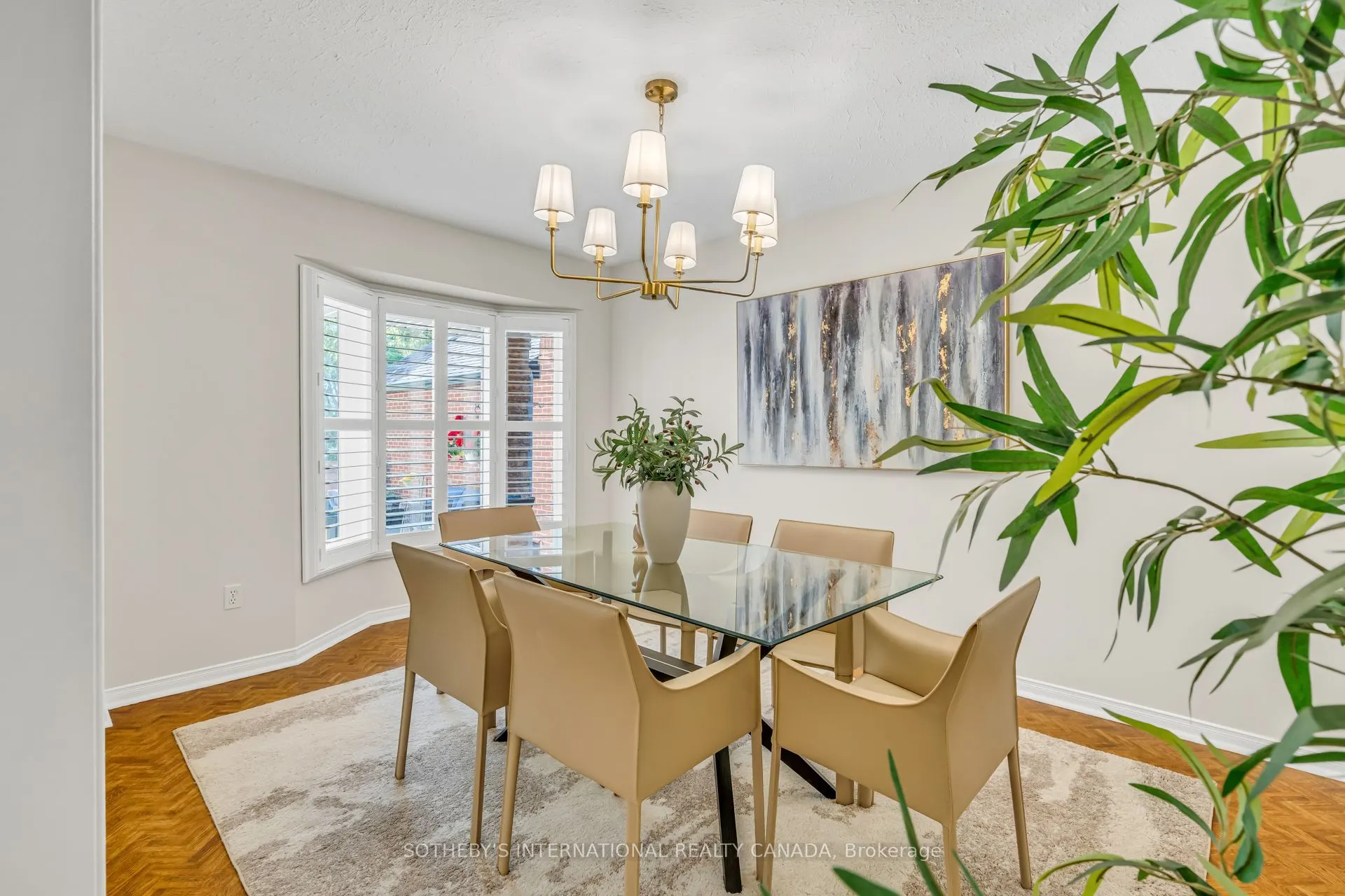 174 Queen Street W
