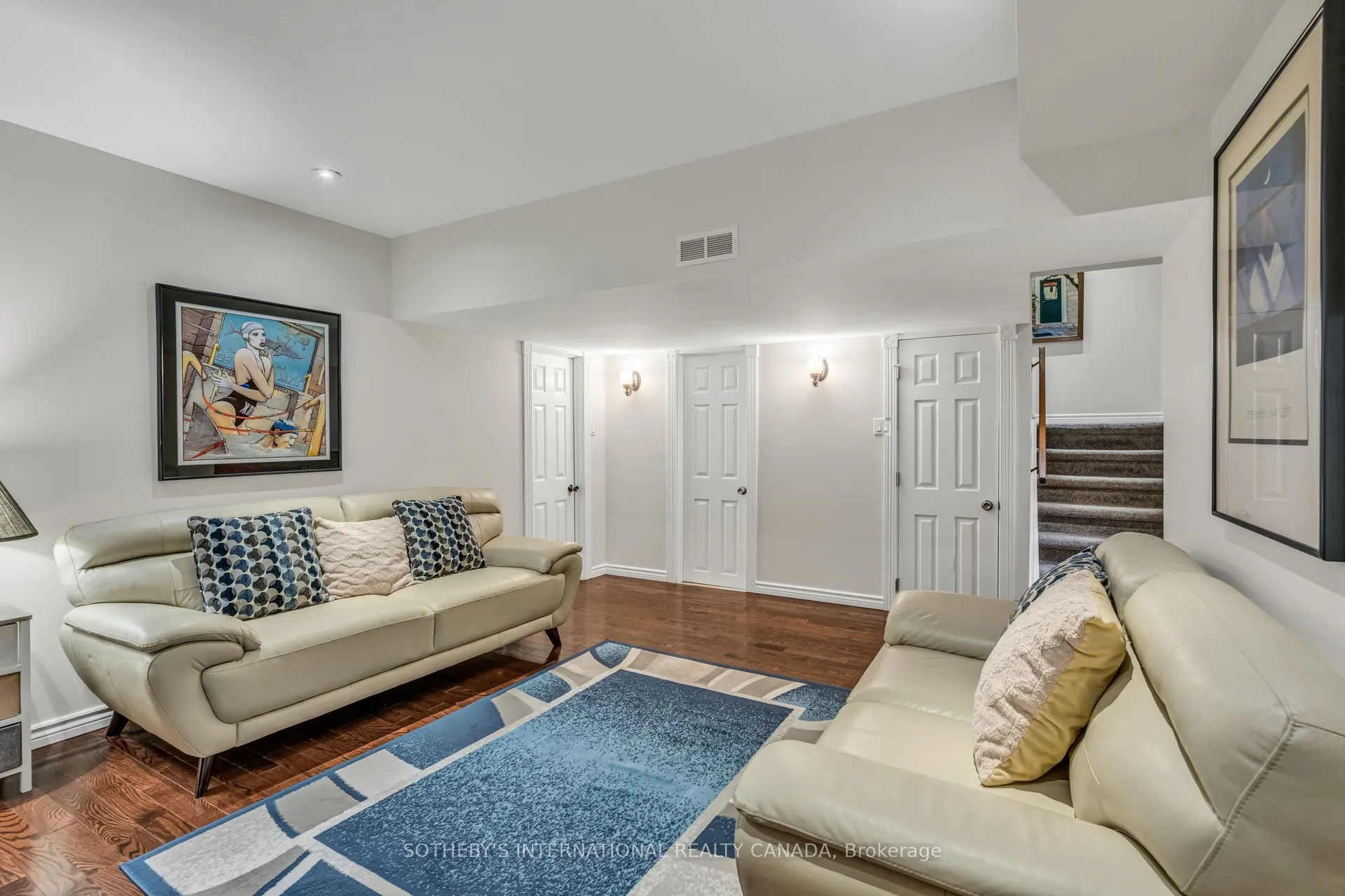 174 Queen Street W
