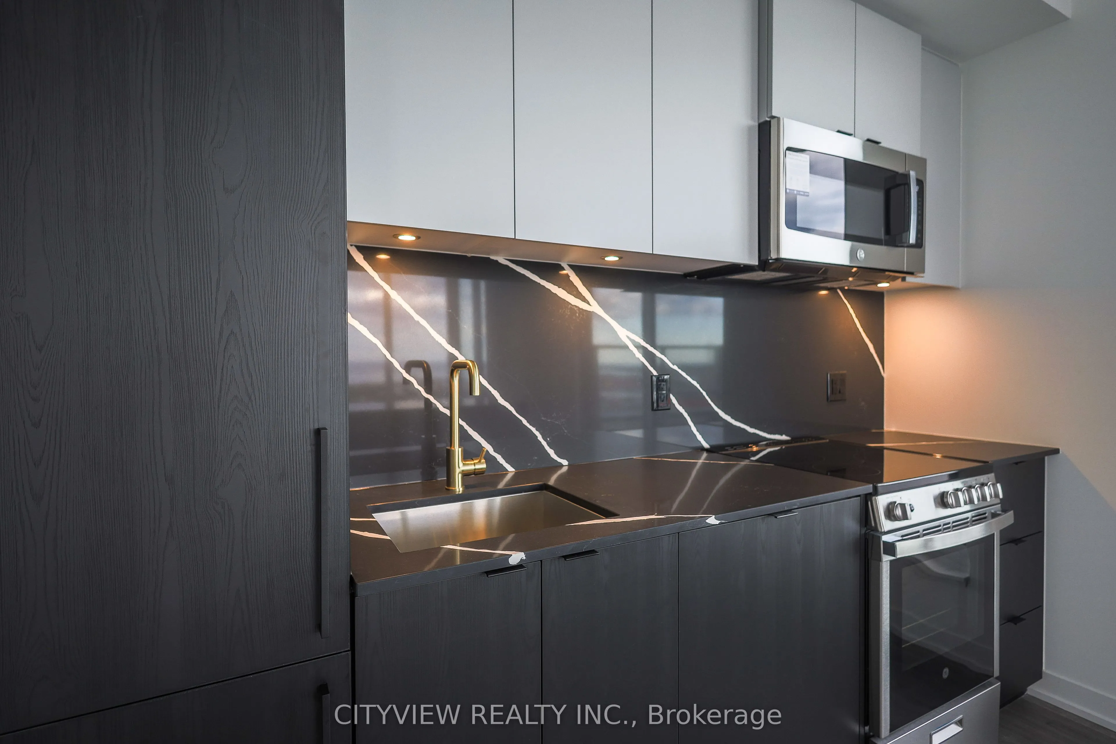 285 Dufferin Street #1402