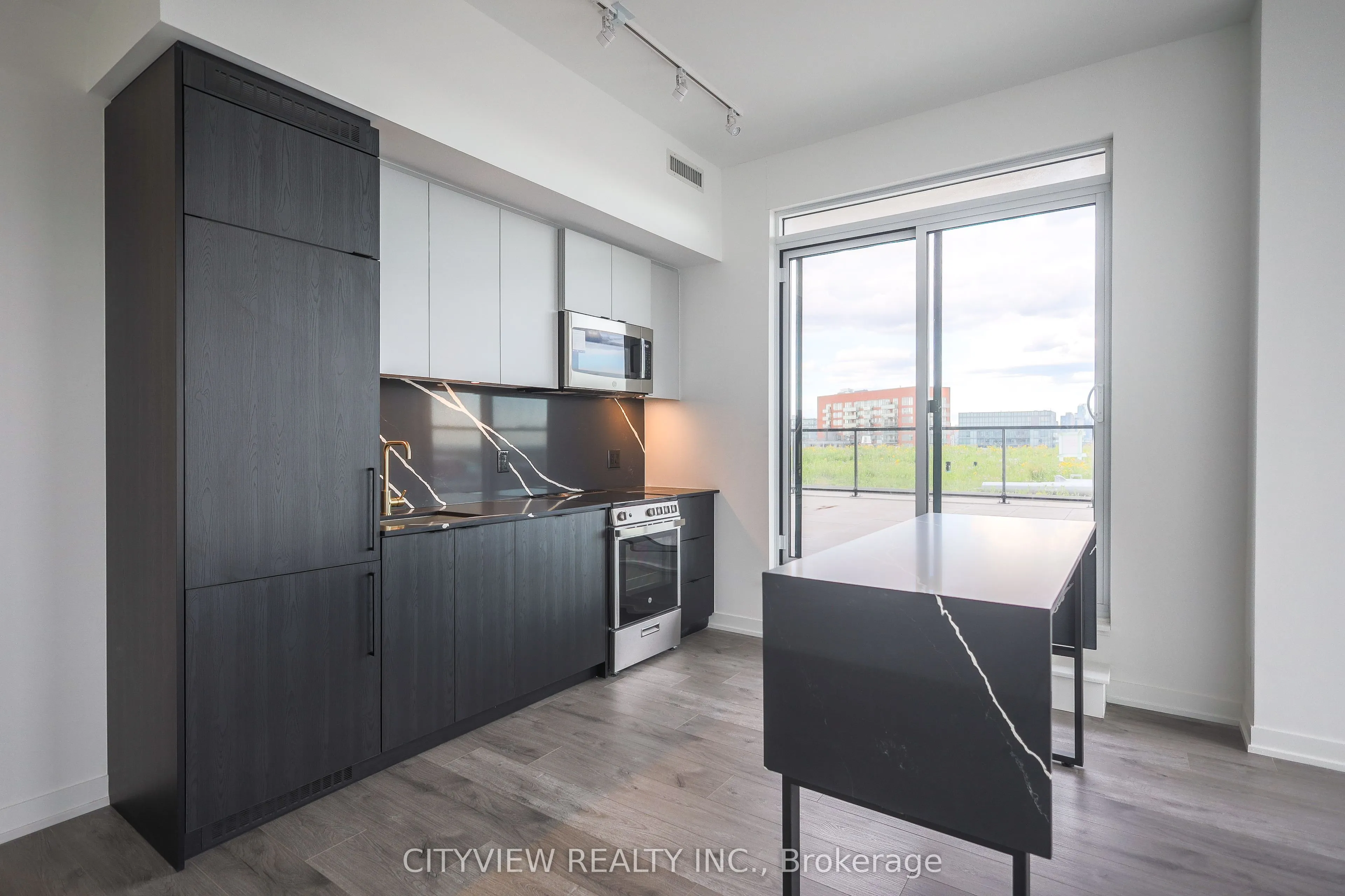 285 Dufferin Street #1402