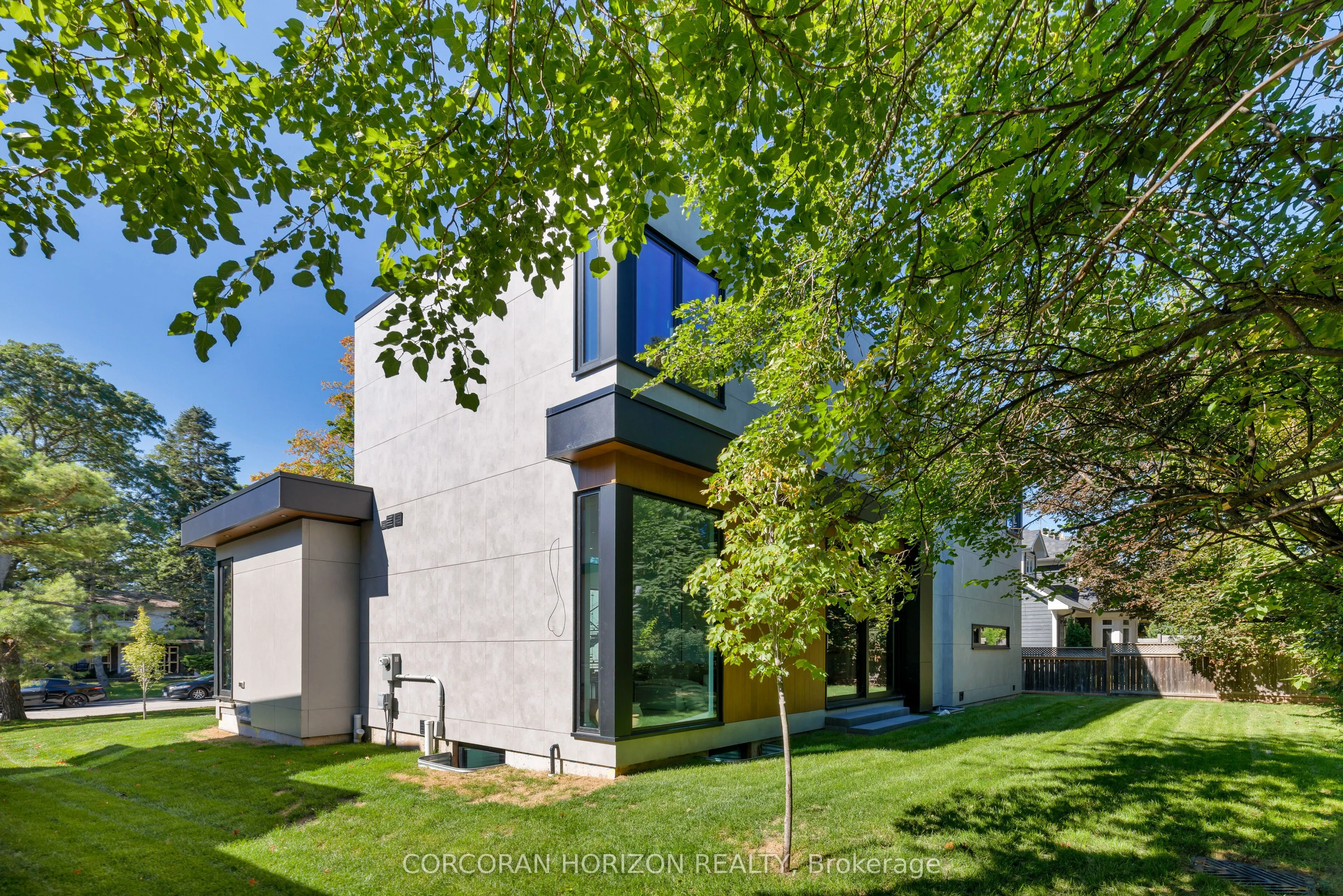 1277 Hillview Crescent