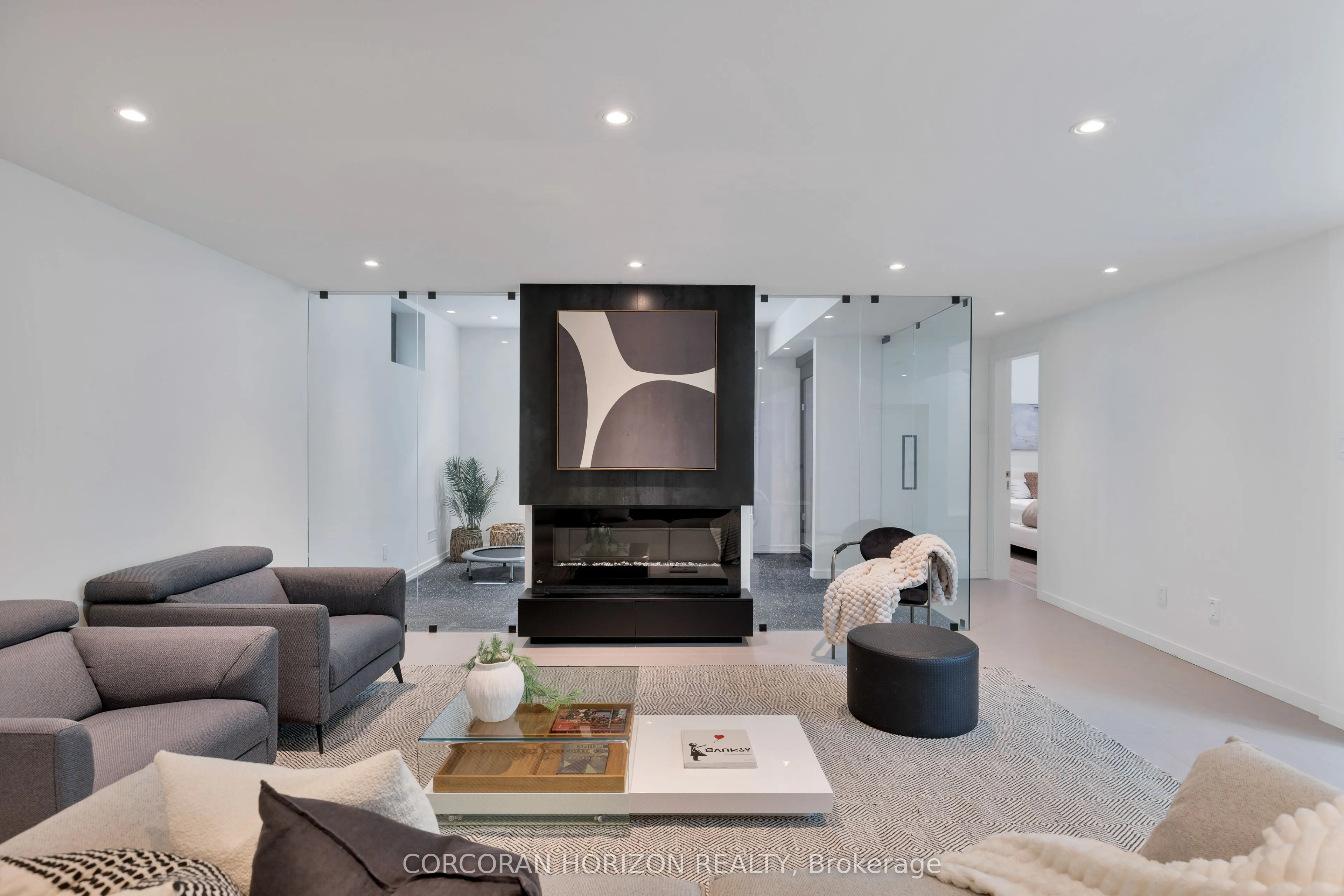 1277 Hillview Crescent
