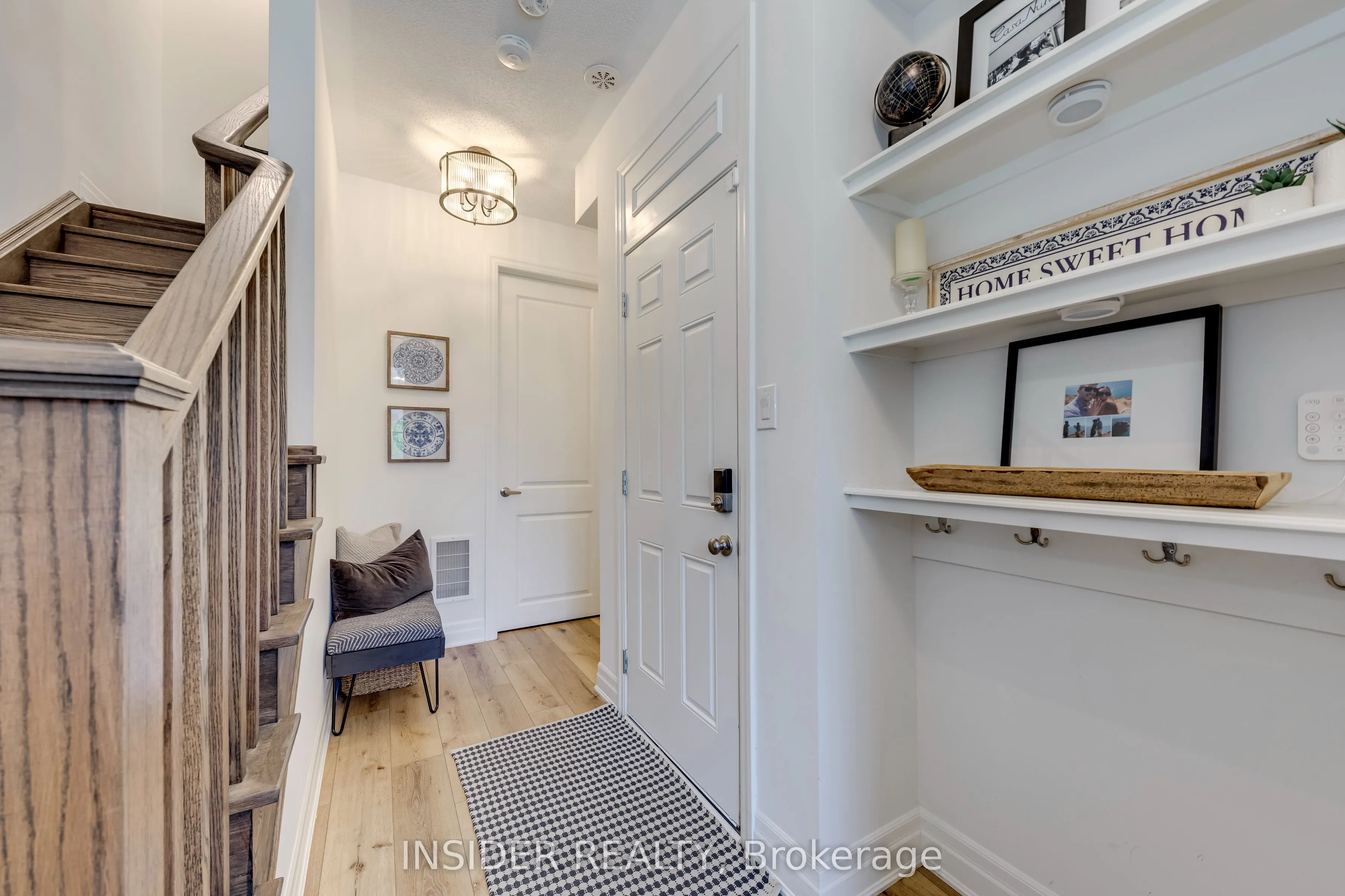 1915 Thames Circle
