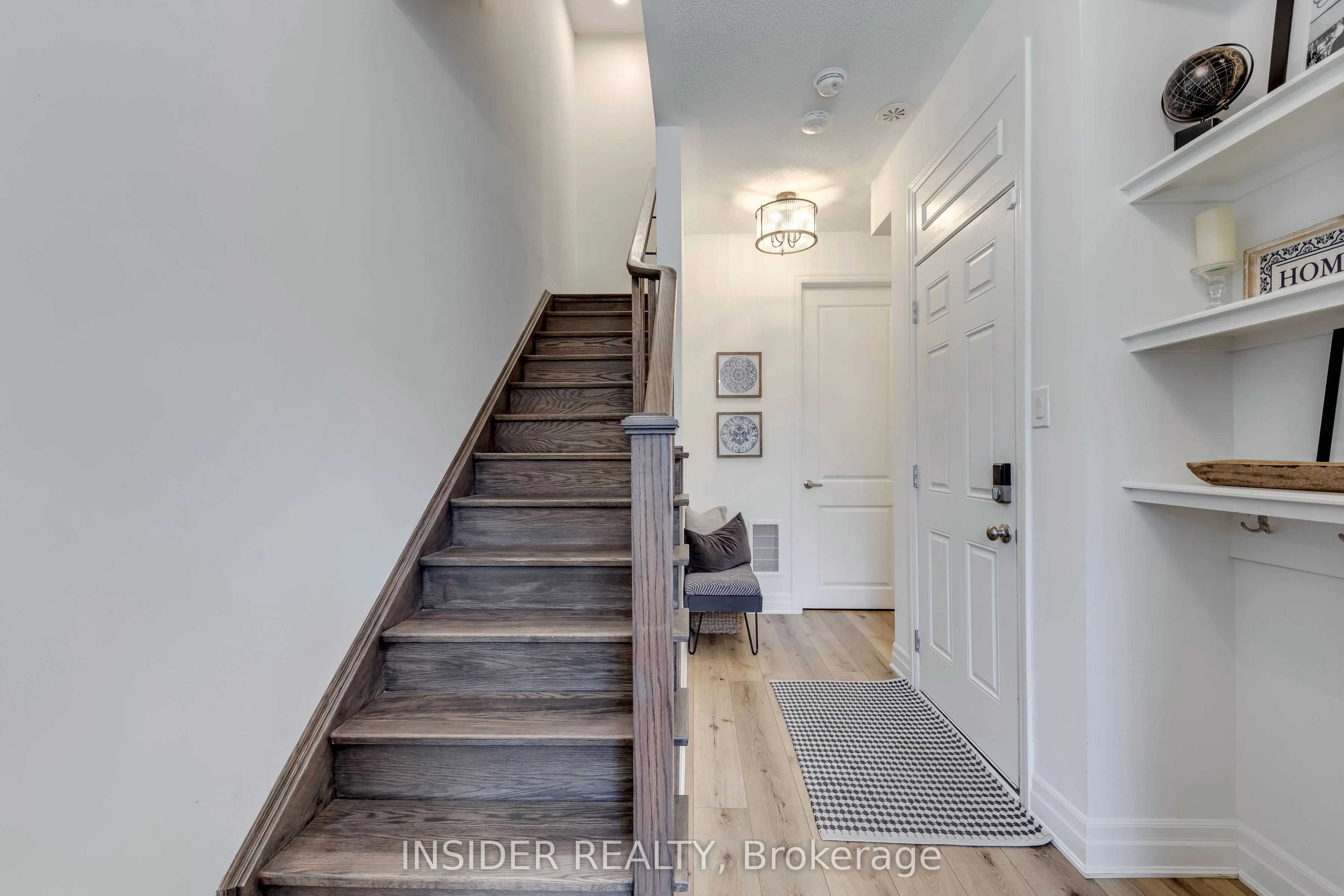 1915 Thames Circle