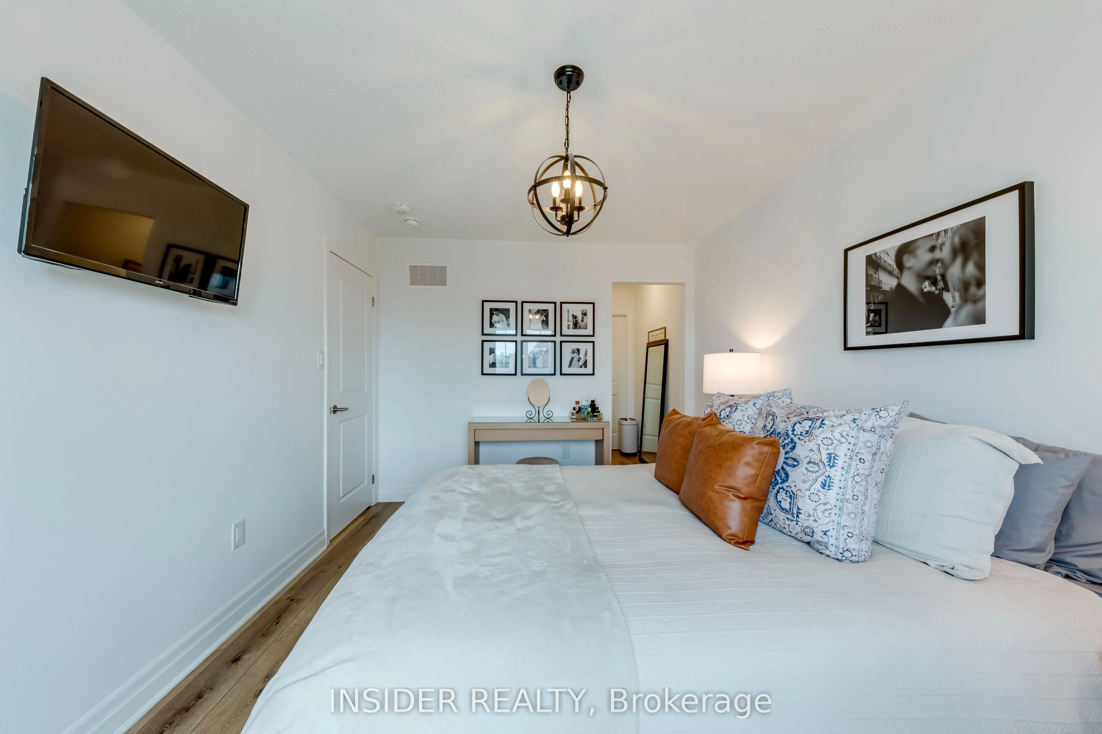 1915 Thames Circle