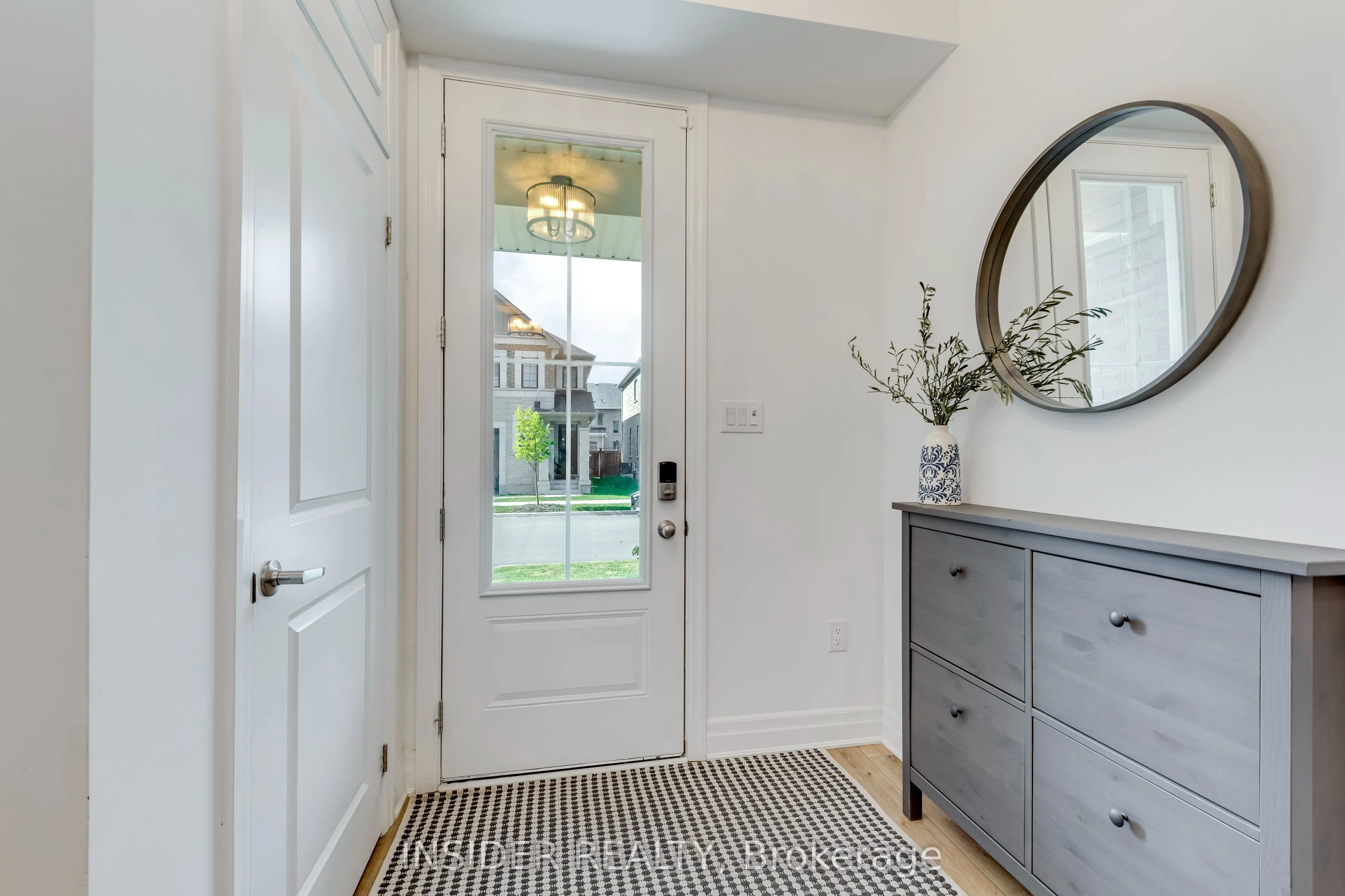 1915 Thames Circle