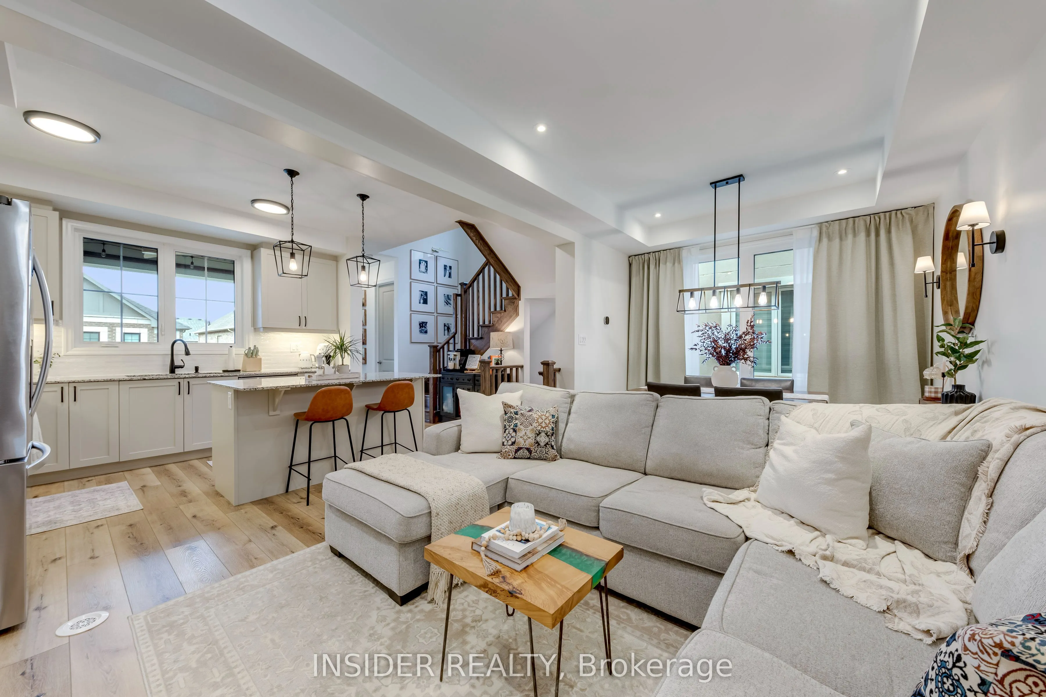 1915 Thames Circle