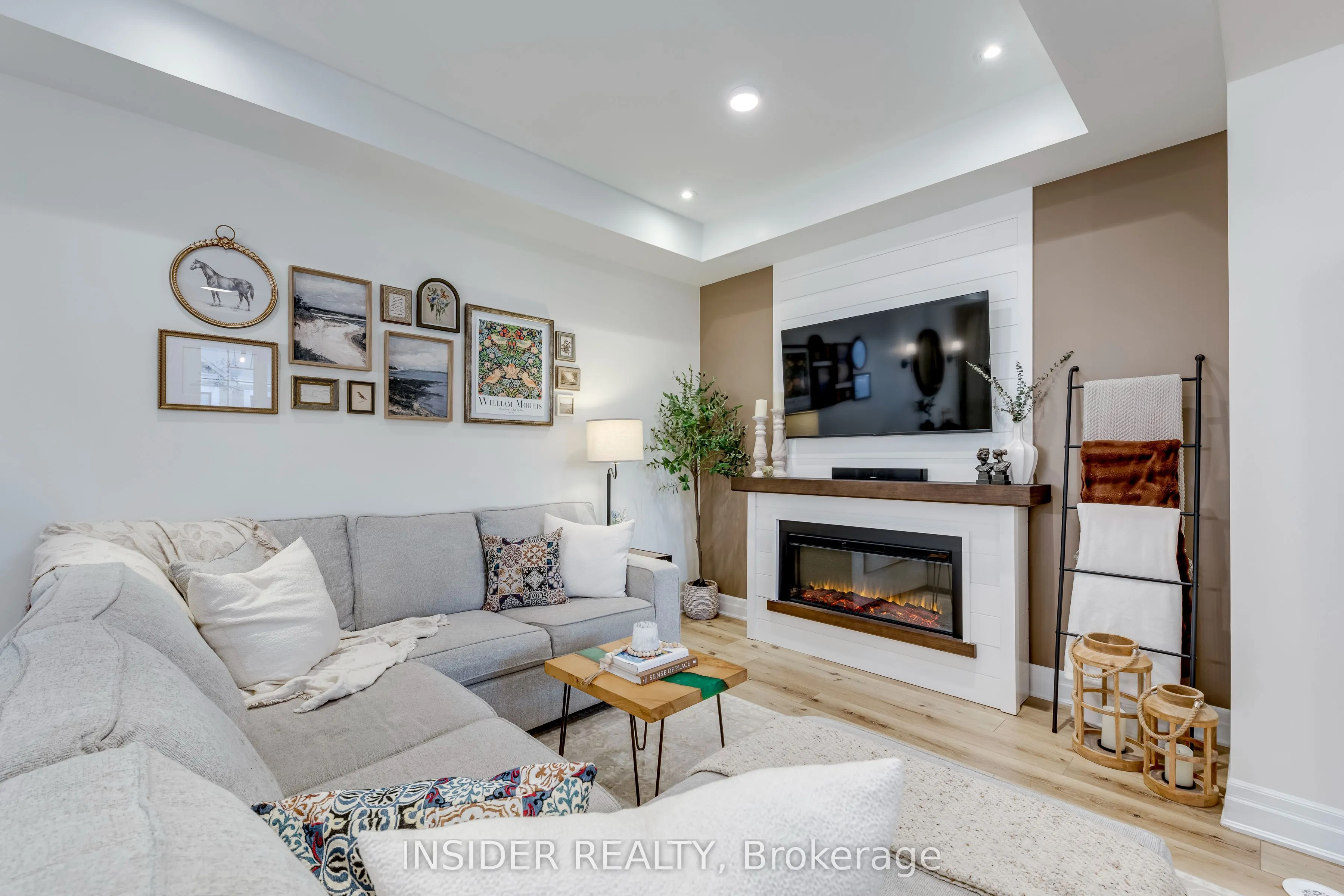 1915 Thames Circle