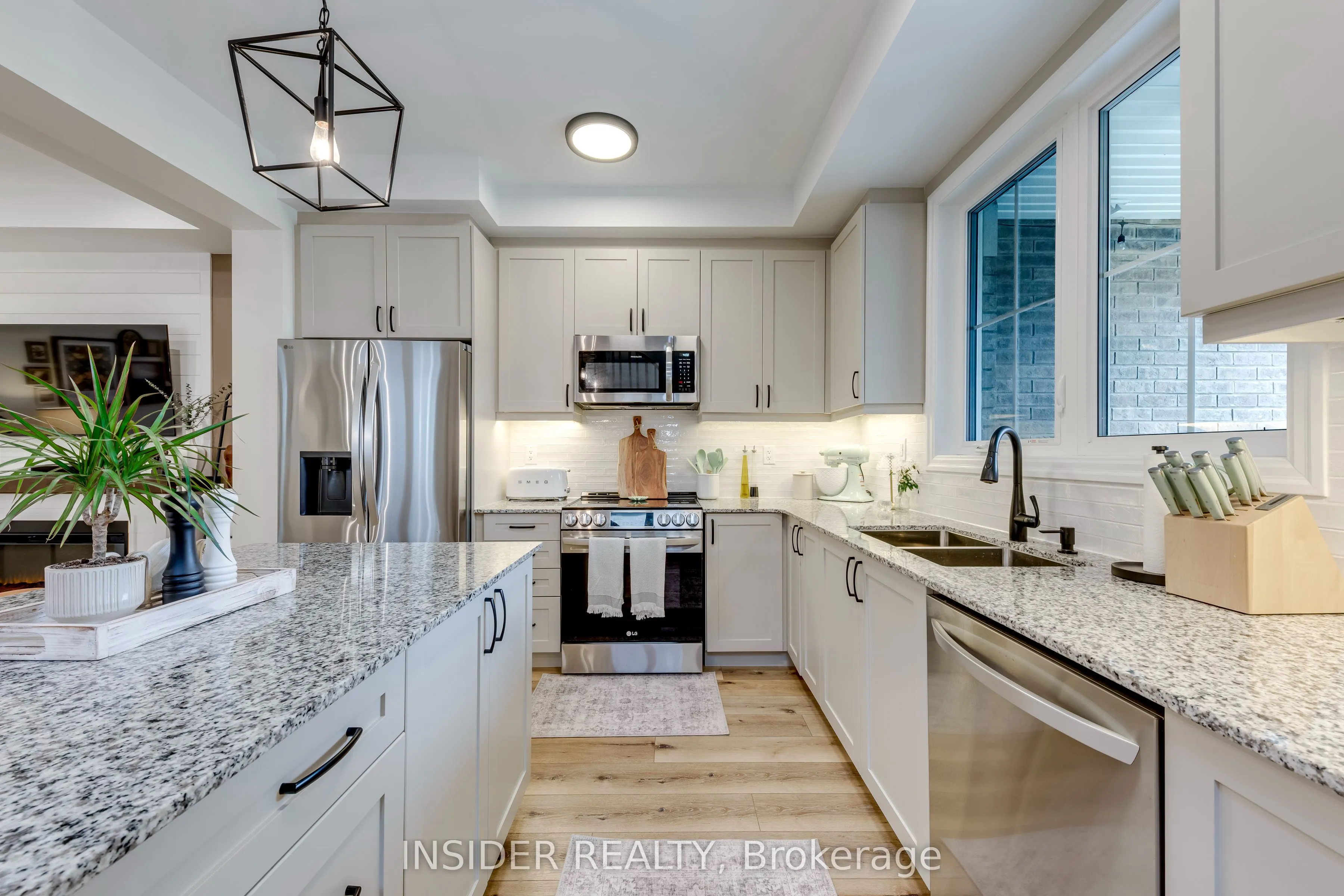 1915 Thames Circle