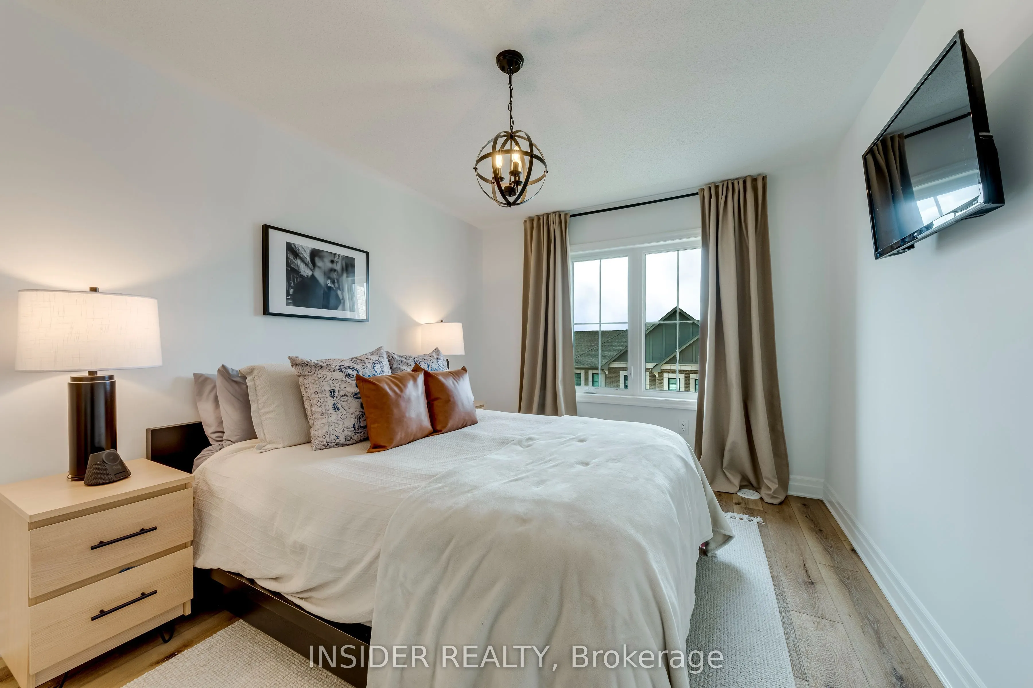 1915 Thames Circle