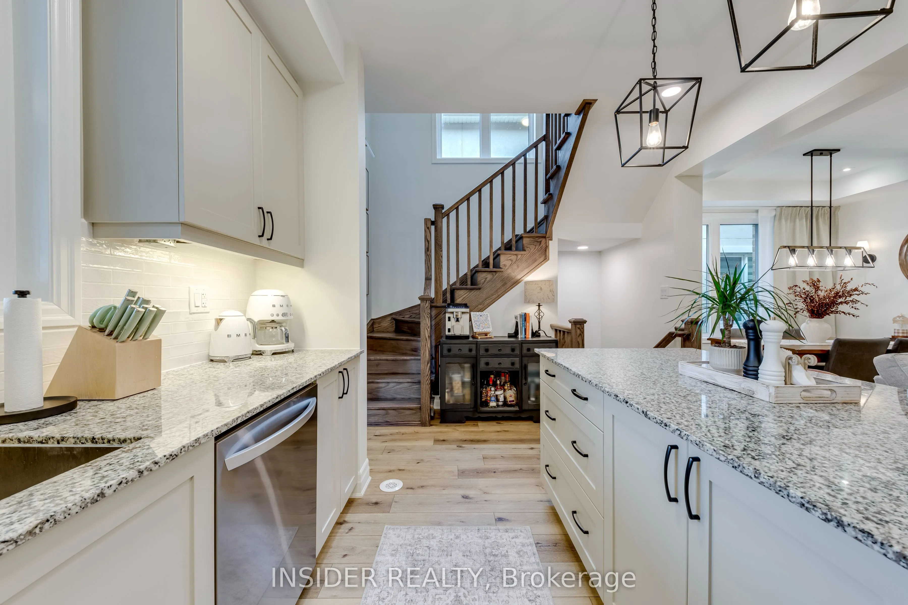 1915 Thames Circle