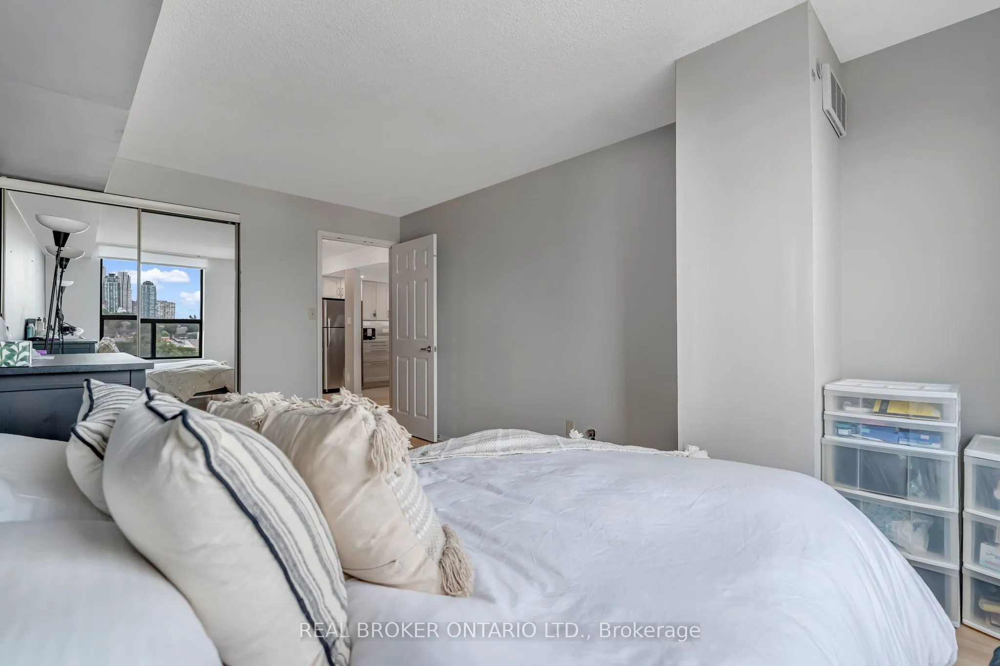 25 Agnes Street #903