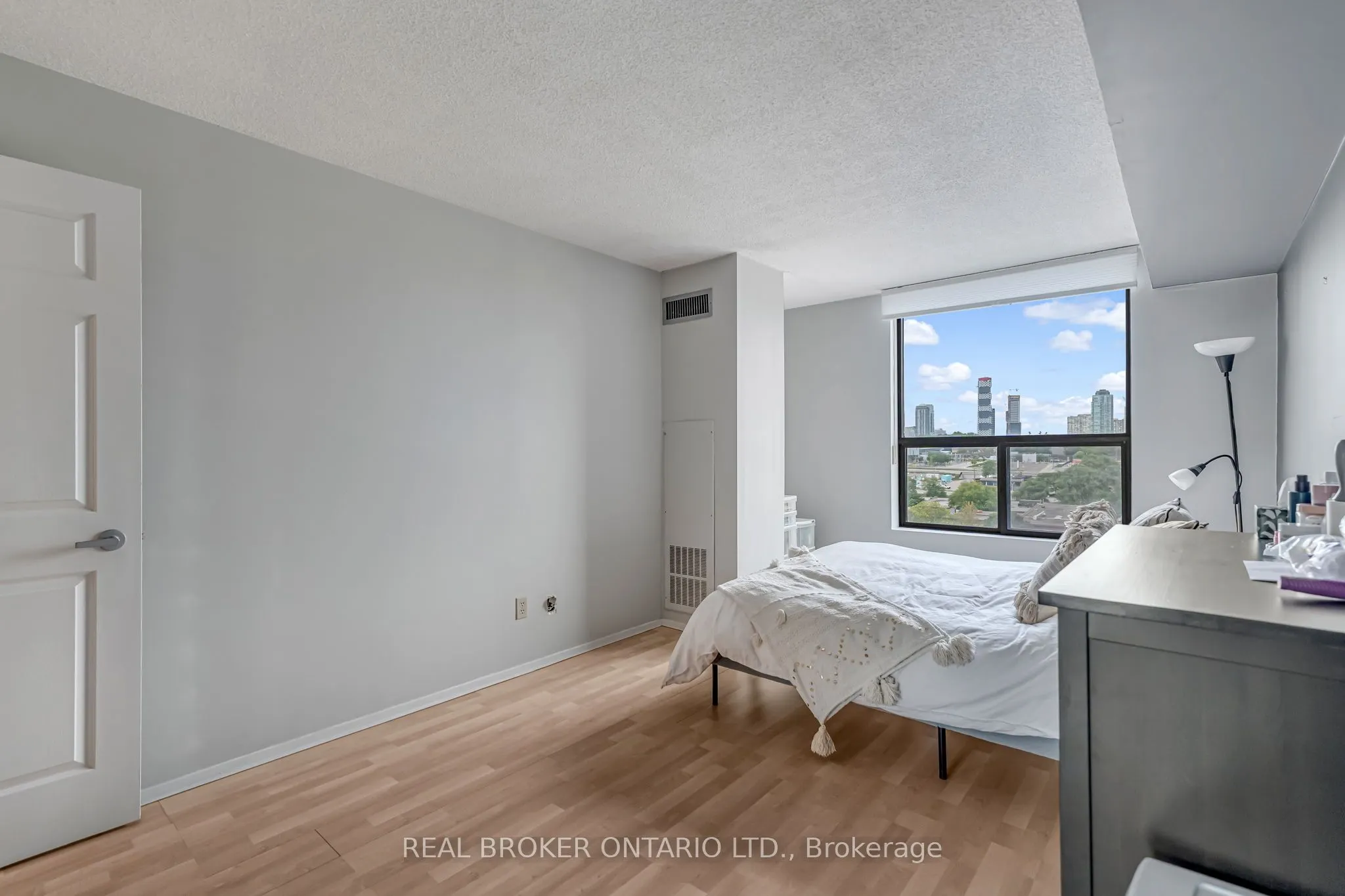 25 Agnes Street #903