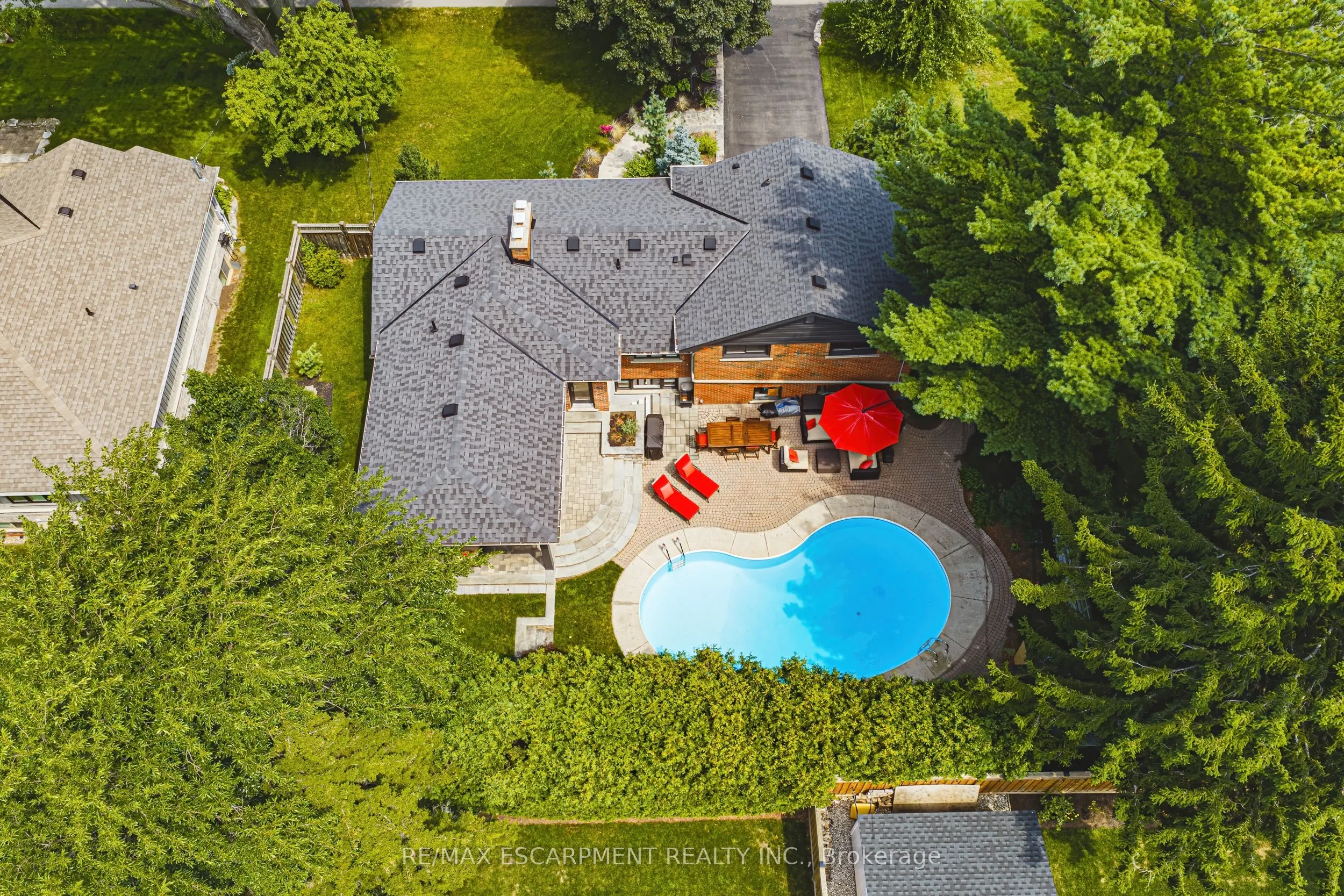 794 Falcon Boulevard