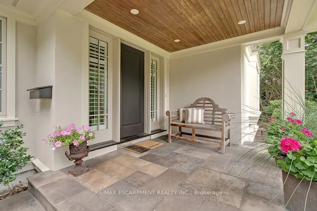 7 Colonial Crescent