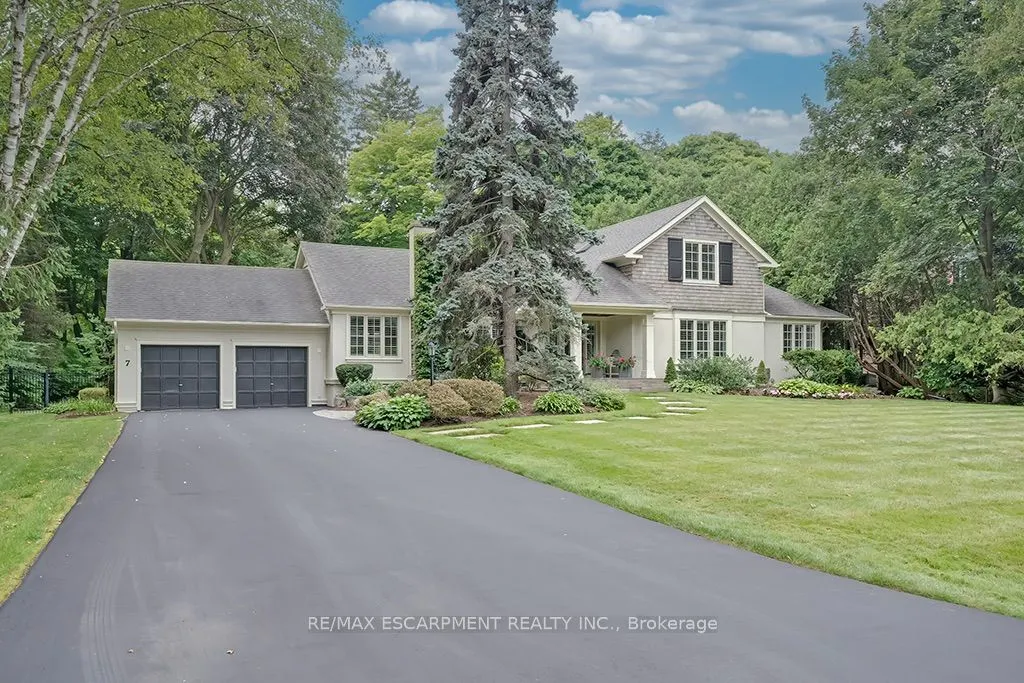 7 Colonial Crescent
