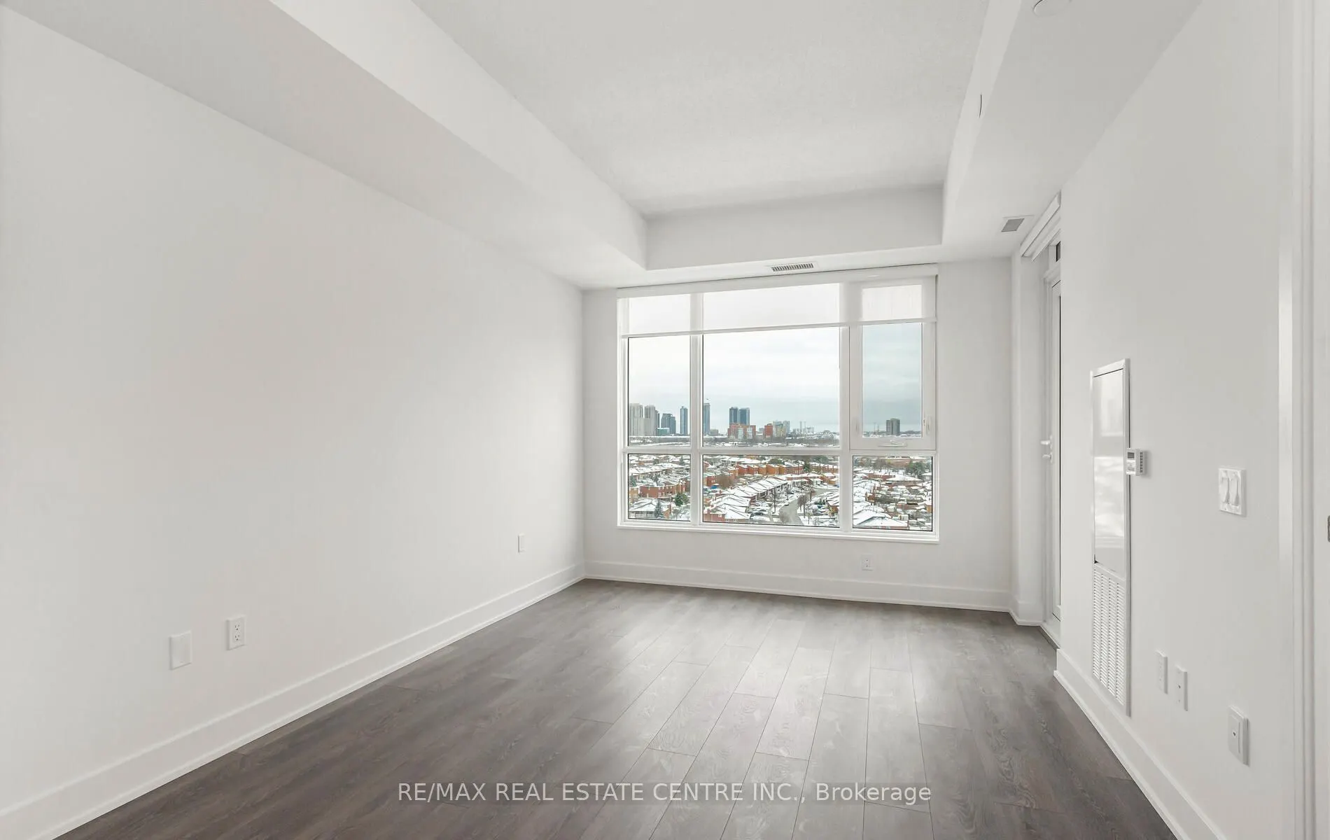 204 Burnhamthorpe Road E #1307