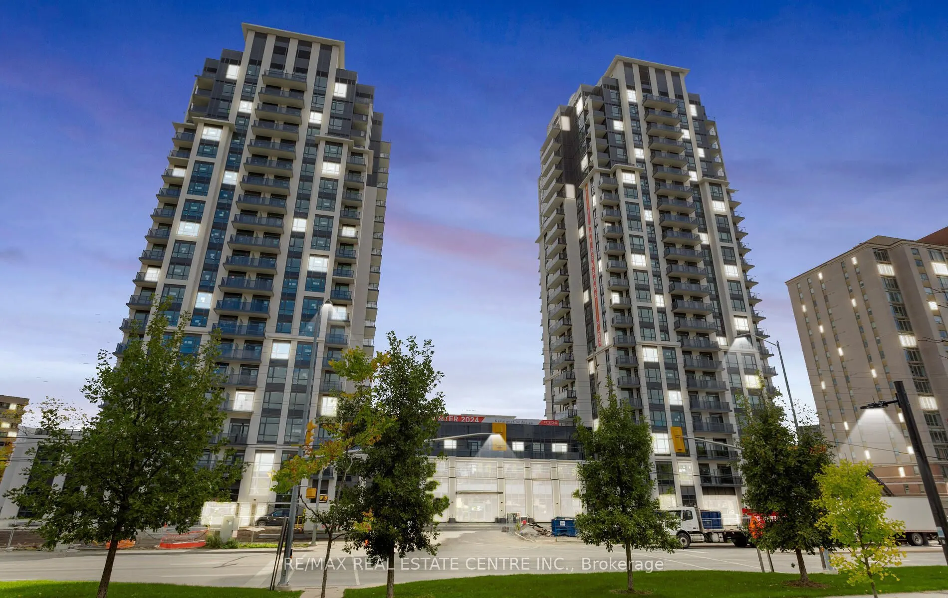 204 Burnhamthorpe Road E #1307