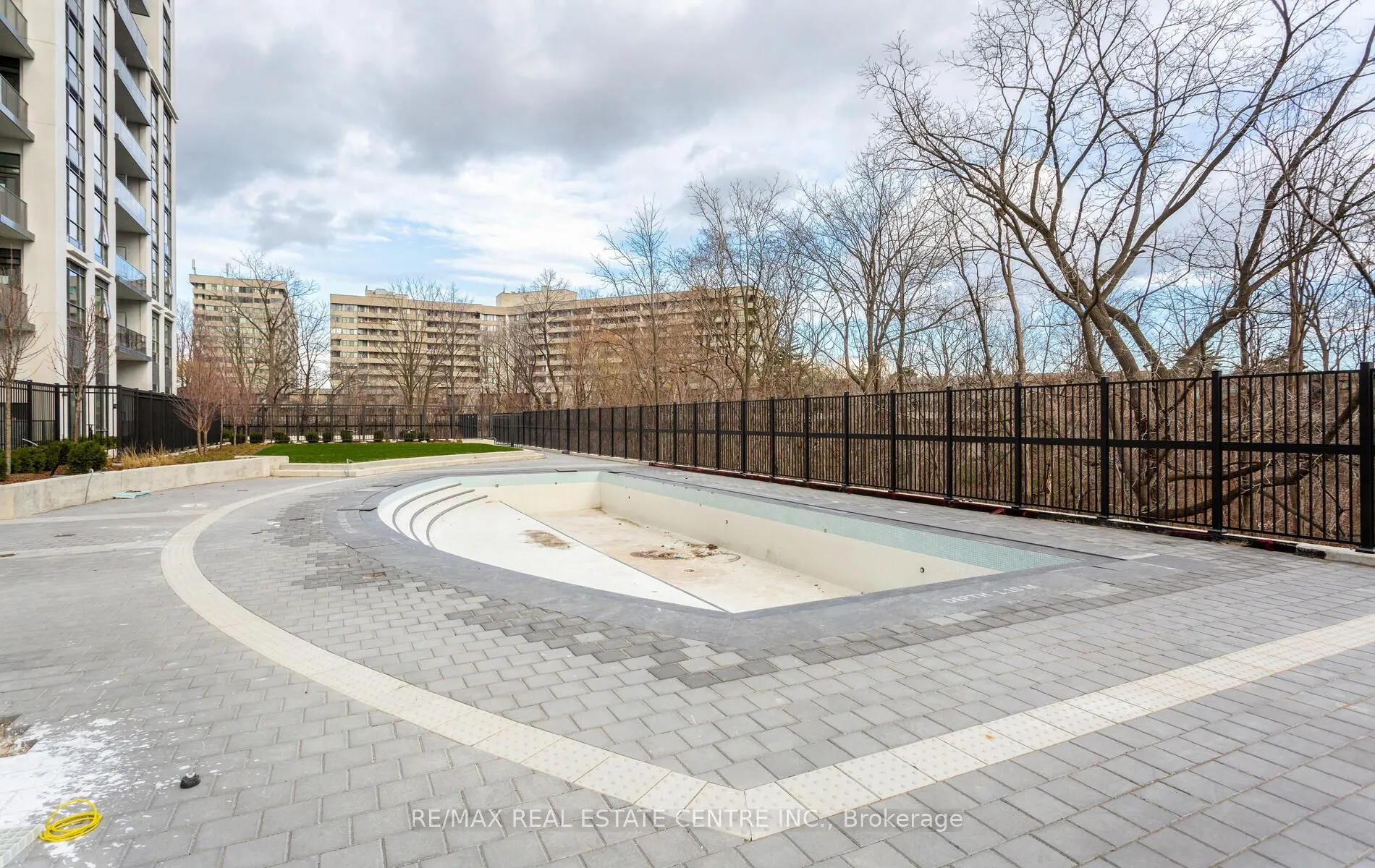 204 Burnhamthorpe Road E #1307