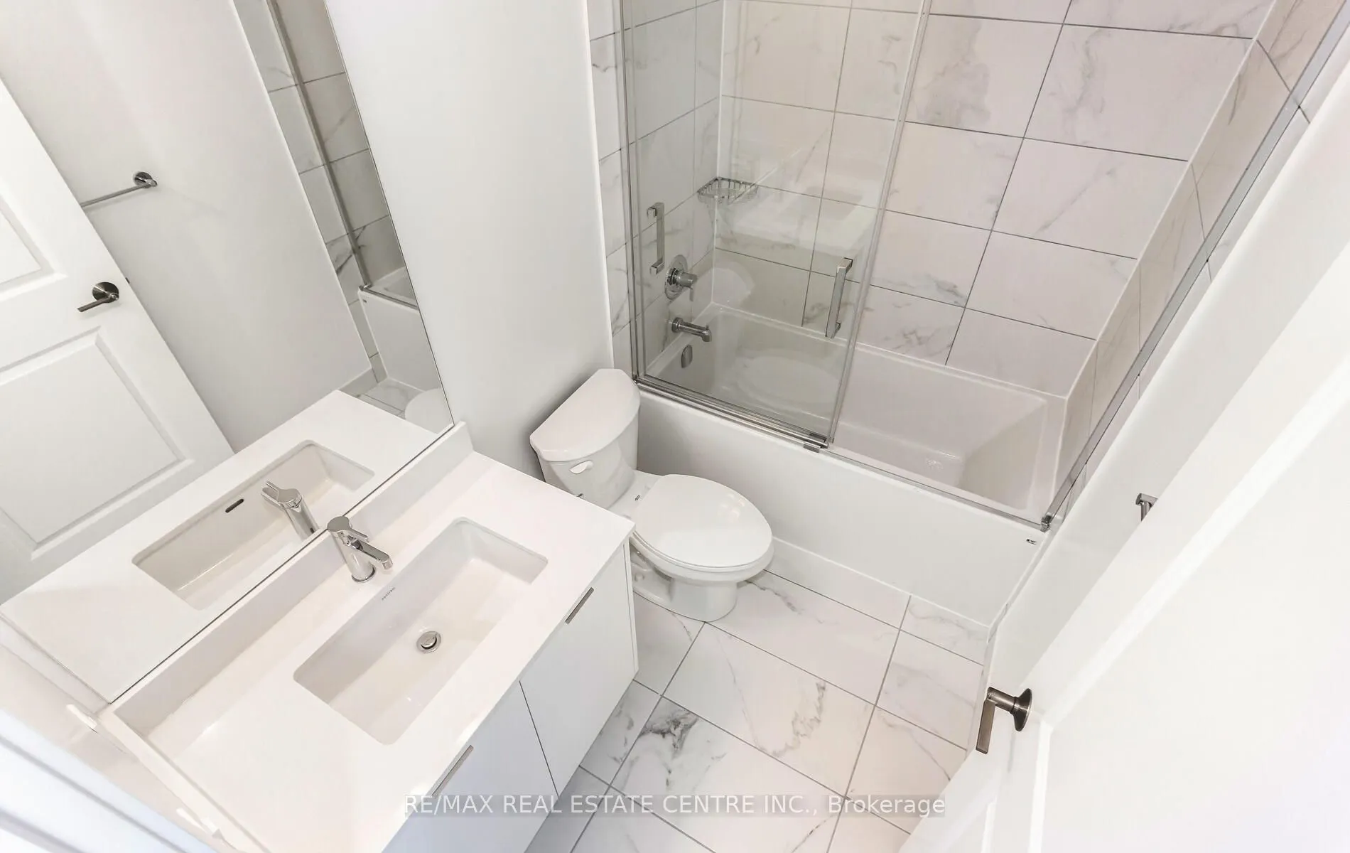 204 Burnhamthorpe Road E #1307