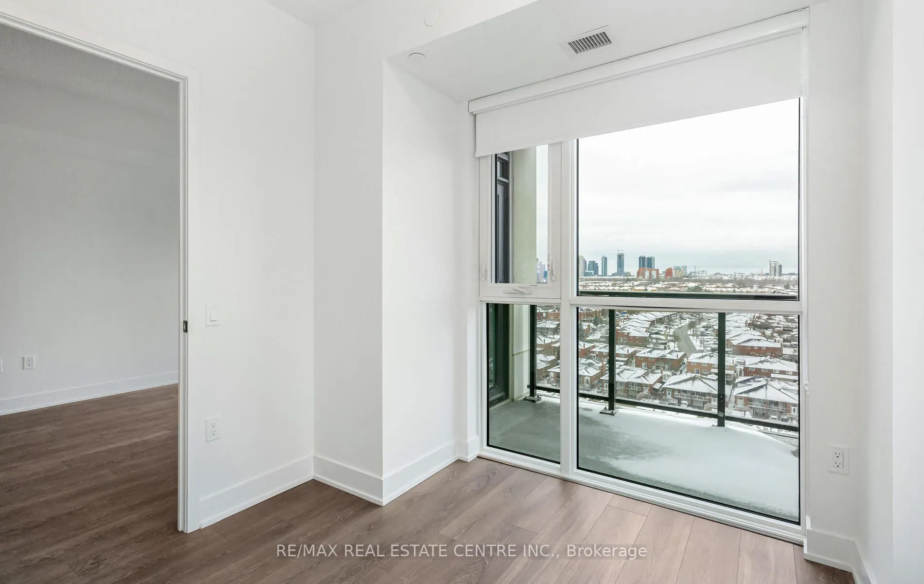 204 Burnhamthorpe Road E #1307