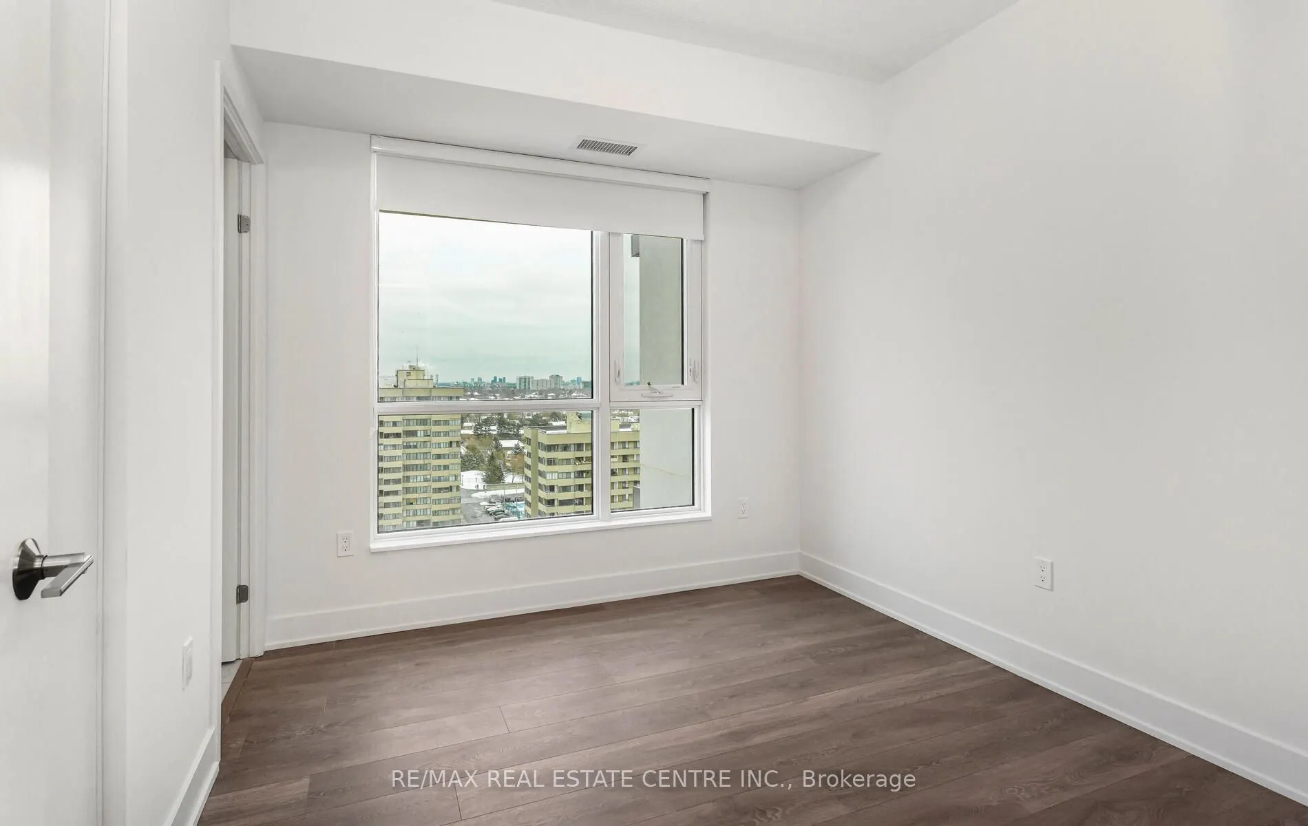 204 Burnhamthorpe Road E #1307