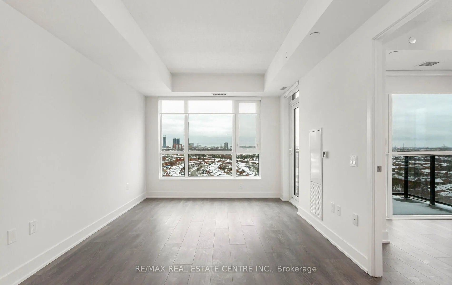 204 Burnhamthorpe Road E #1307