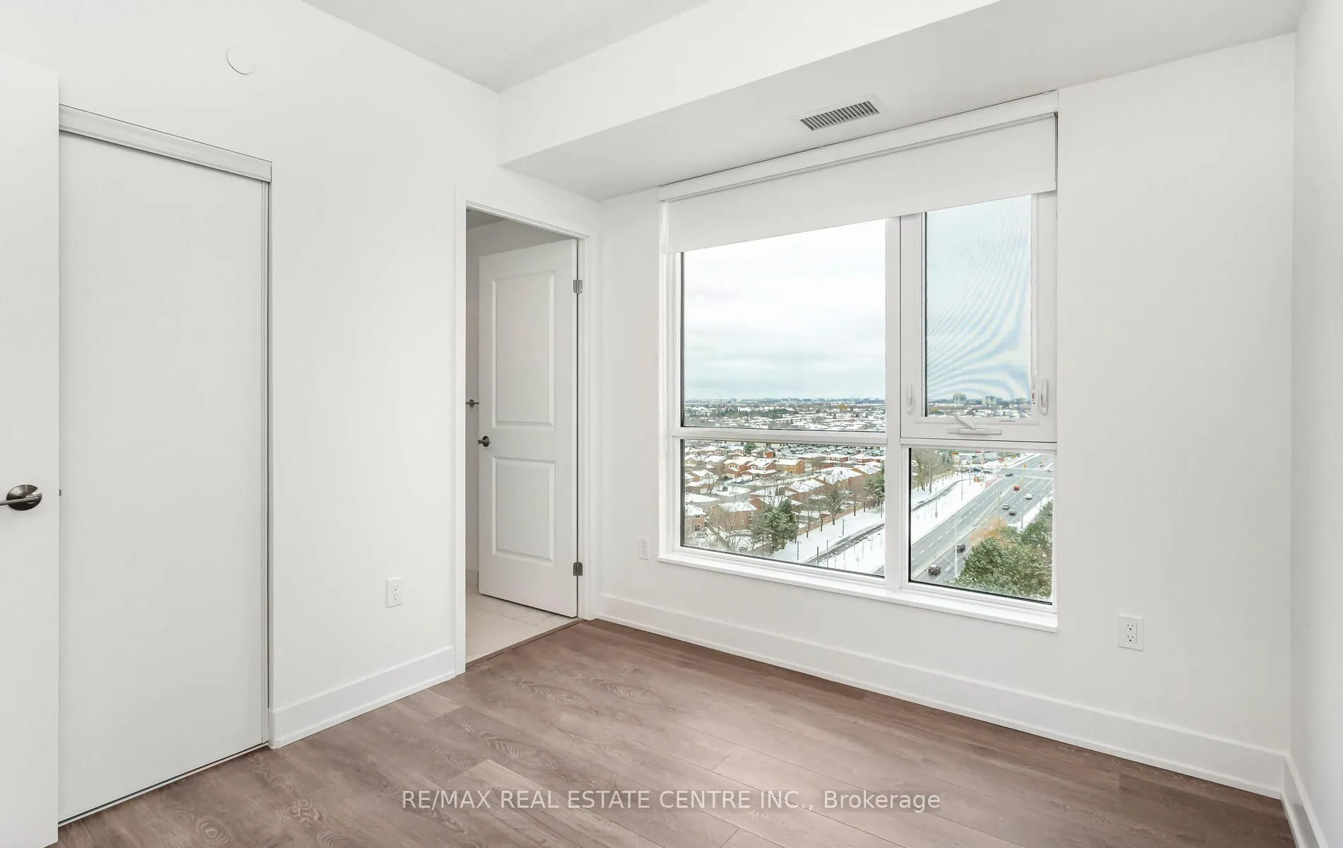 204 Burnhamthorpe Road E #1307