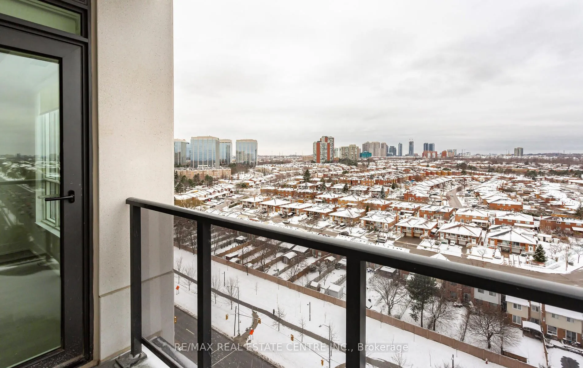 204 Burnhamthorpe Road E #1307