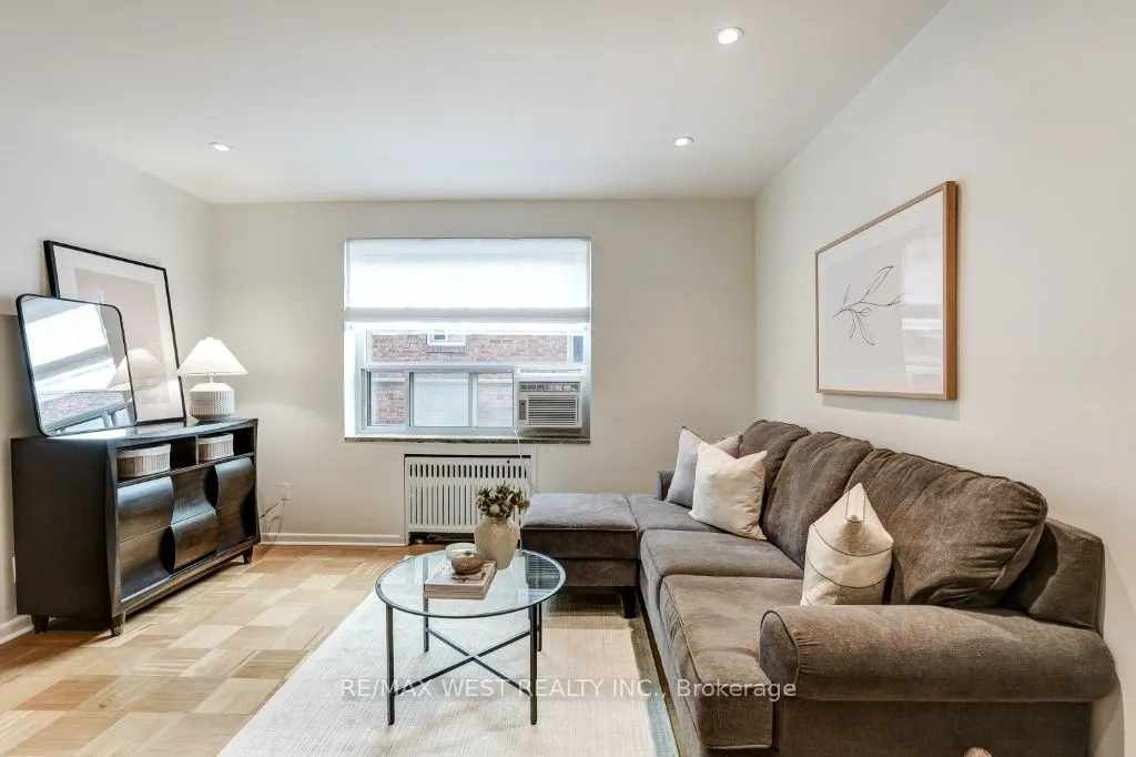 2000 Bloor Street W #203