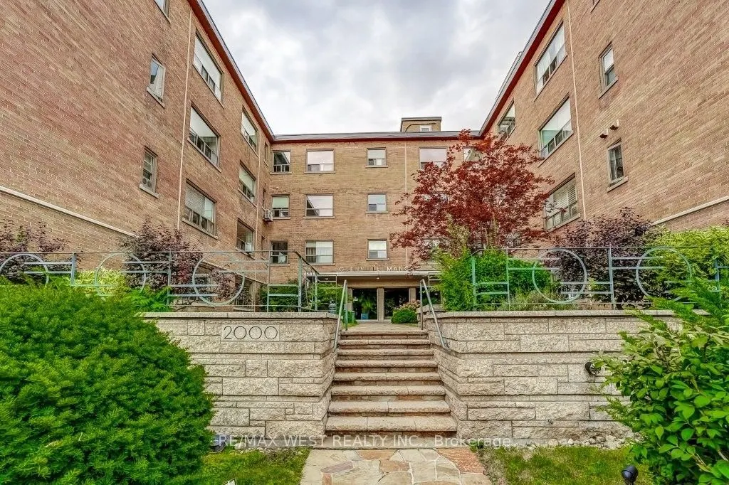 2000 Bloor Street W #203