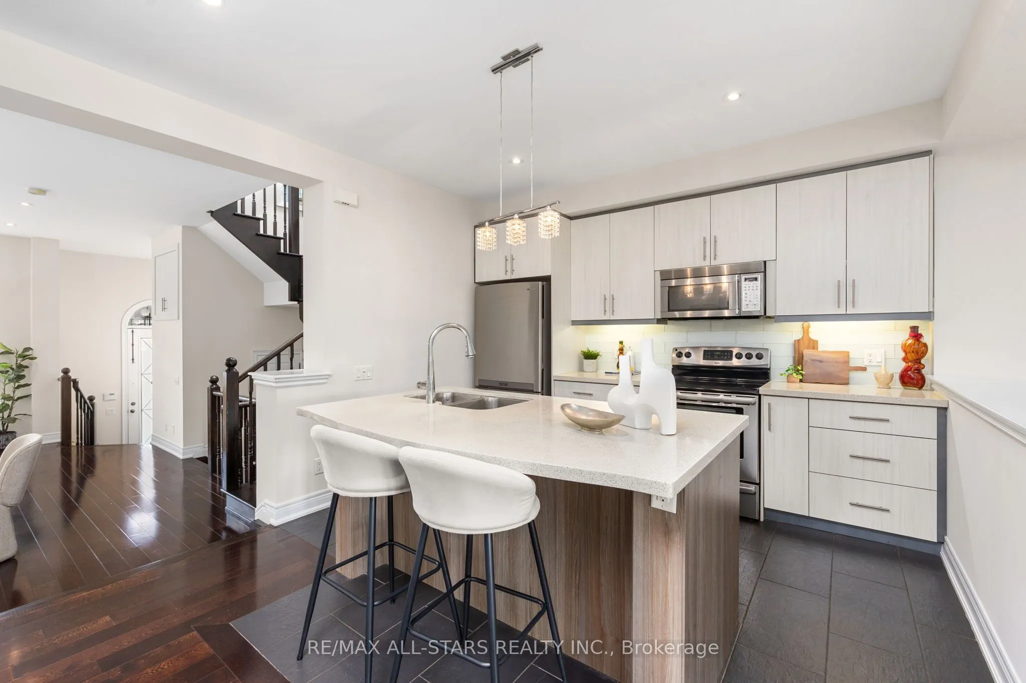 1113B Islington Avenue
