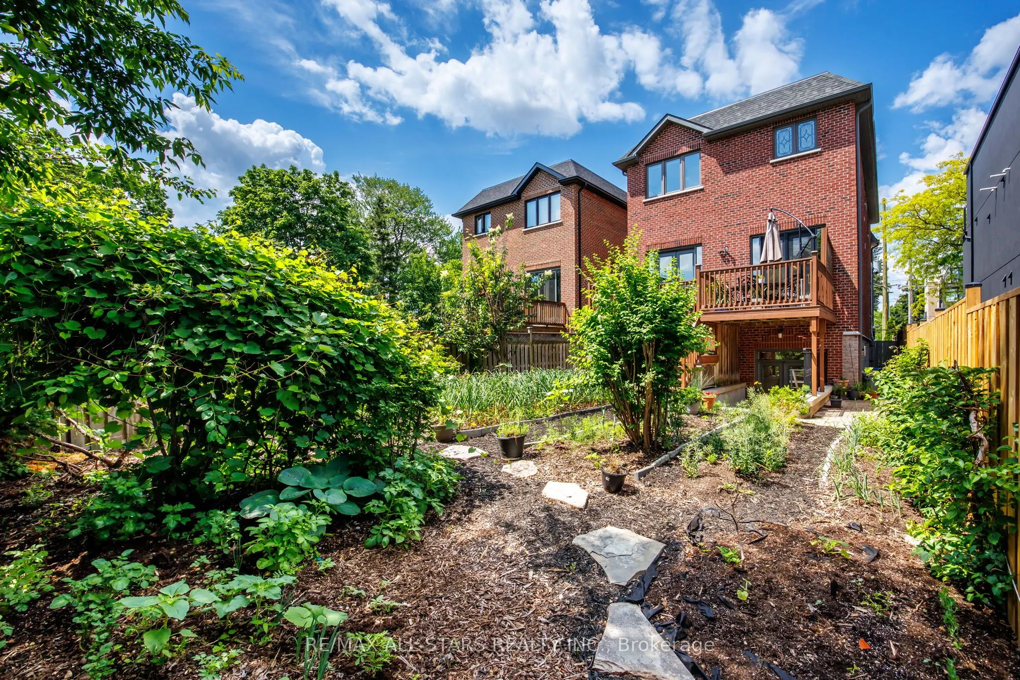 1113B Islington Avenue