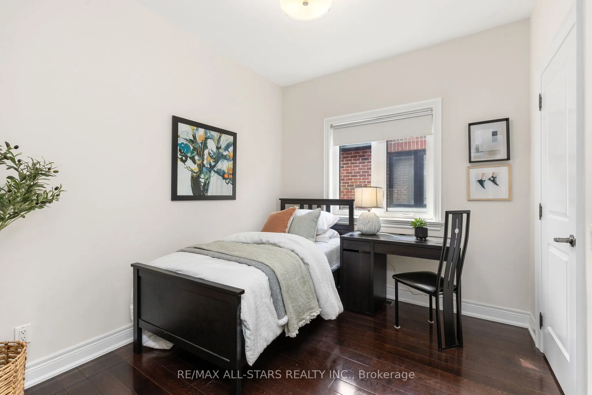 1113B Islington Avenue