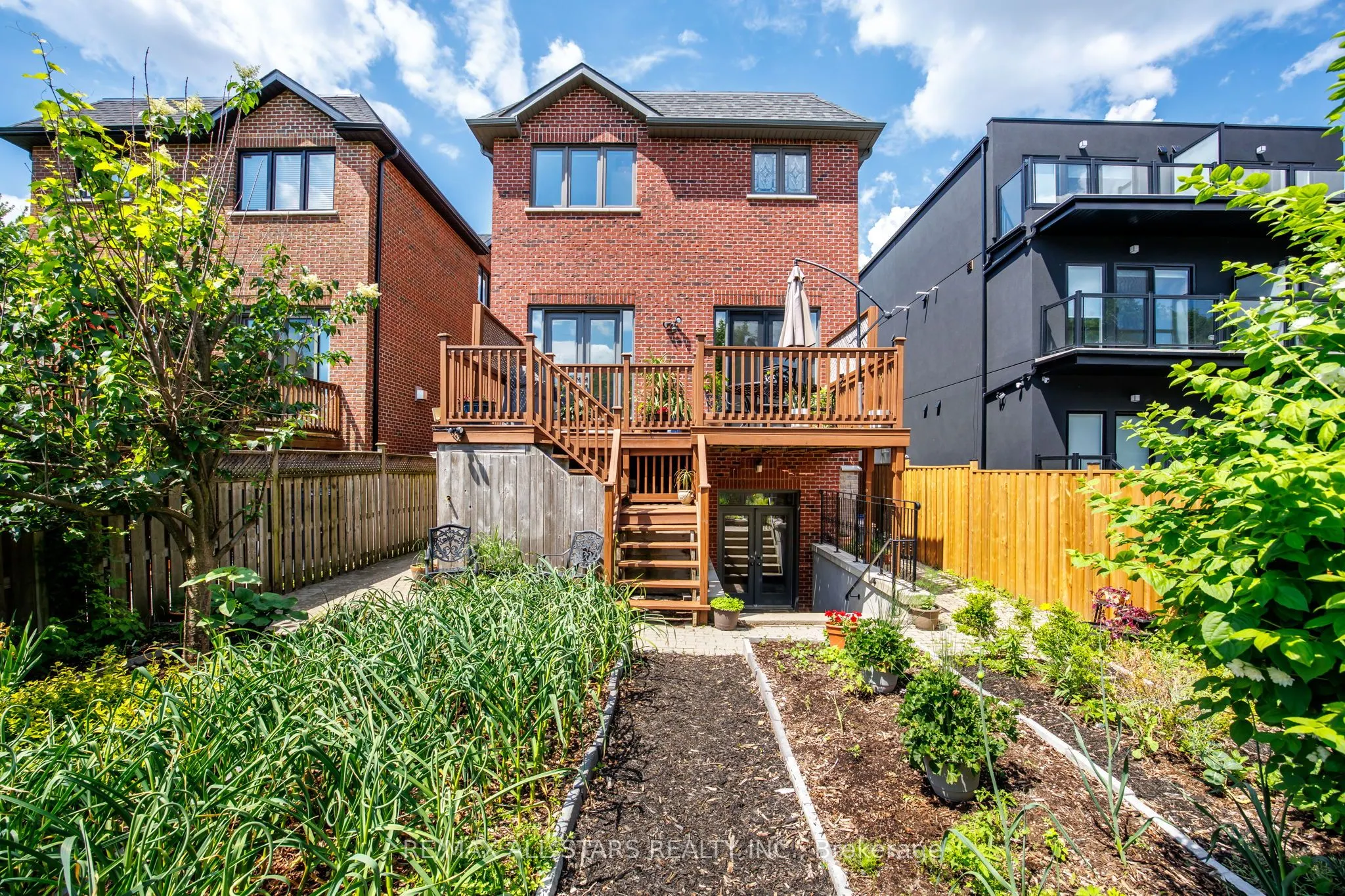 1113B Islington Avenue