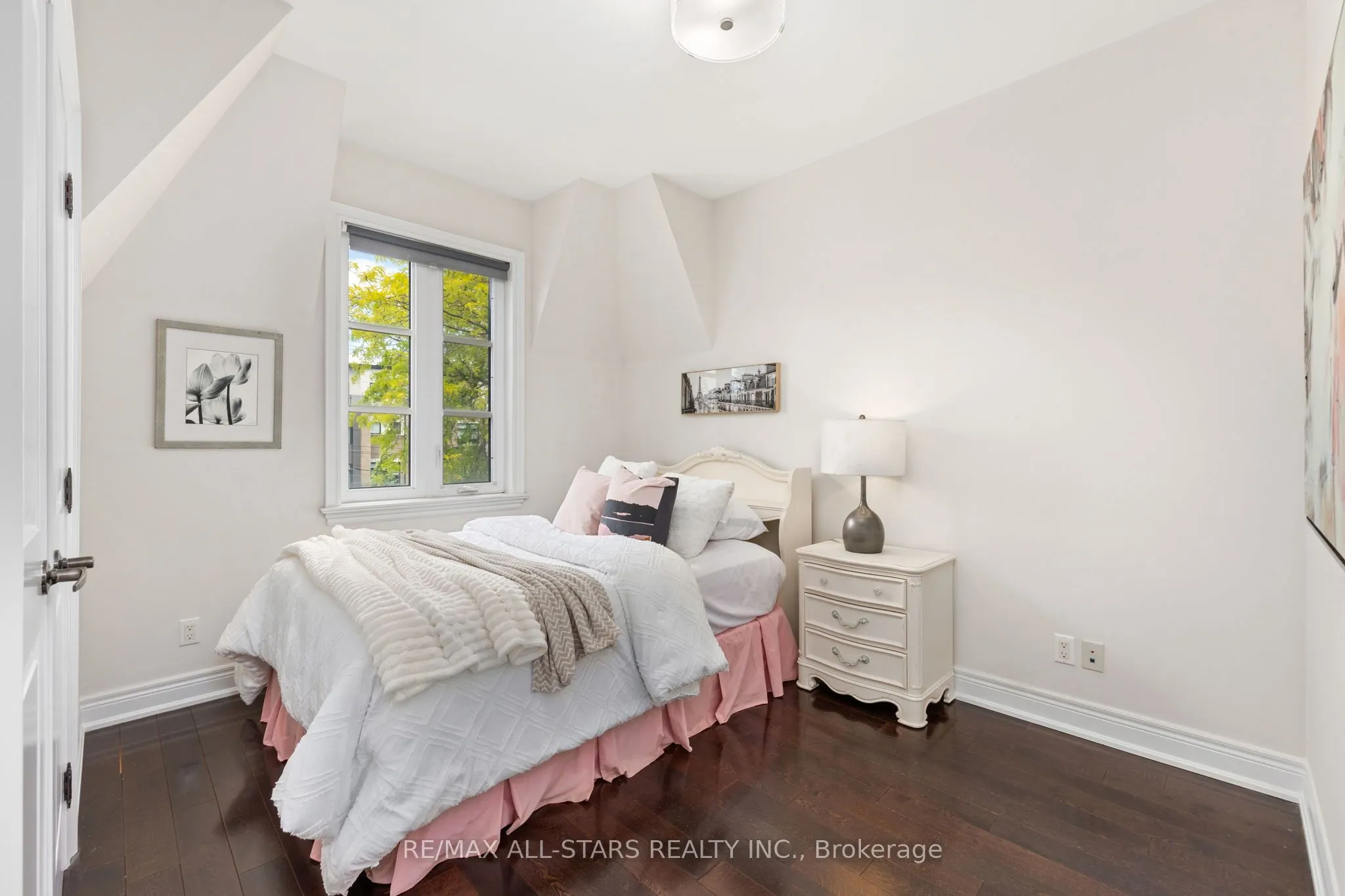 1113B Islington Avenue