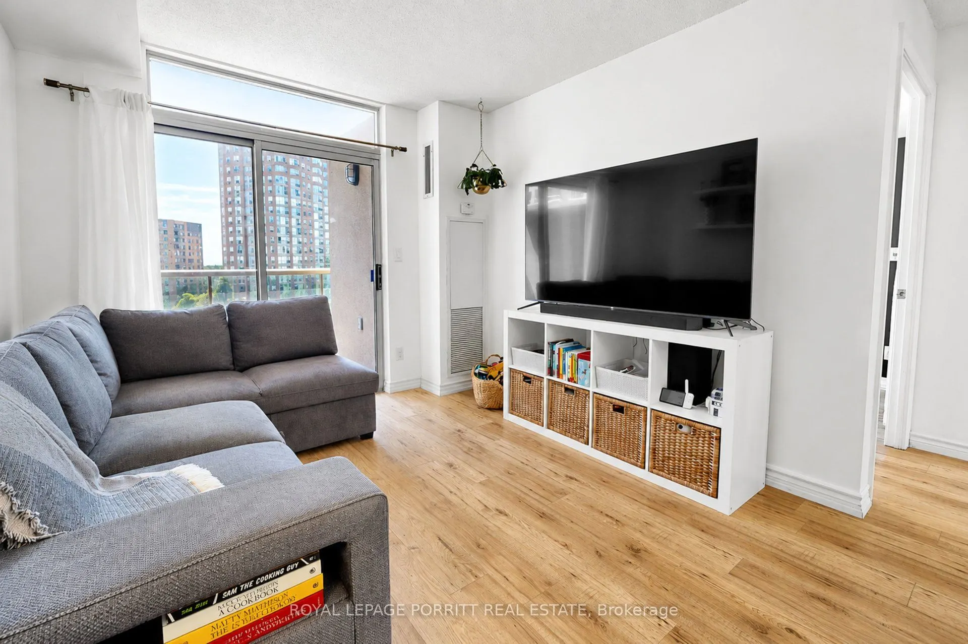 3888 Duke Of York Boulevard #927