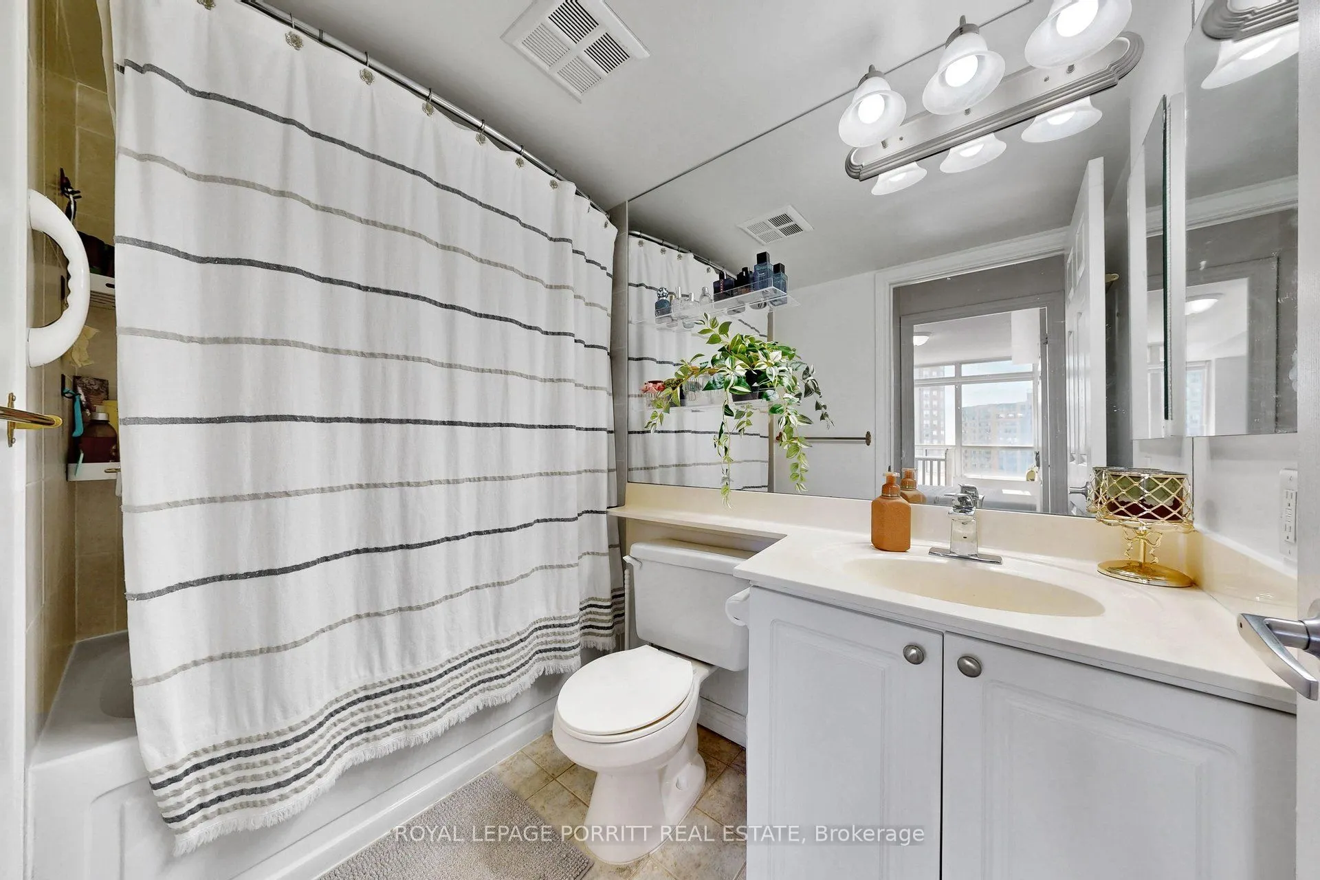 3888 Duke Of York Boulevard #927