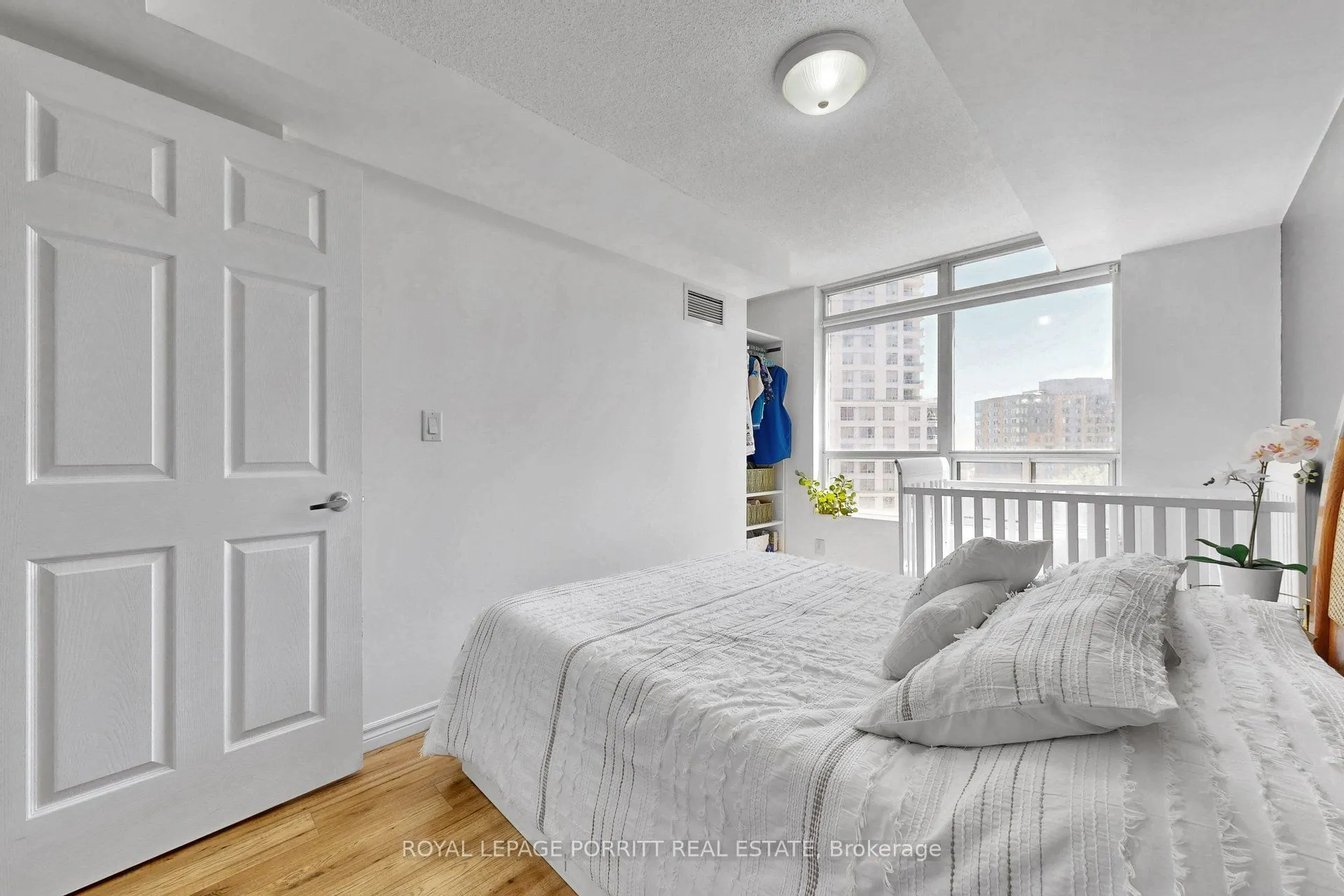 3888 Duke Of York Boulevard #927